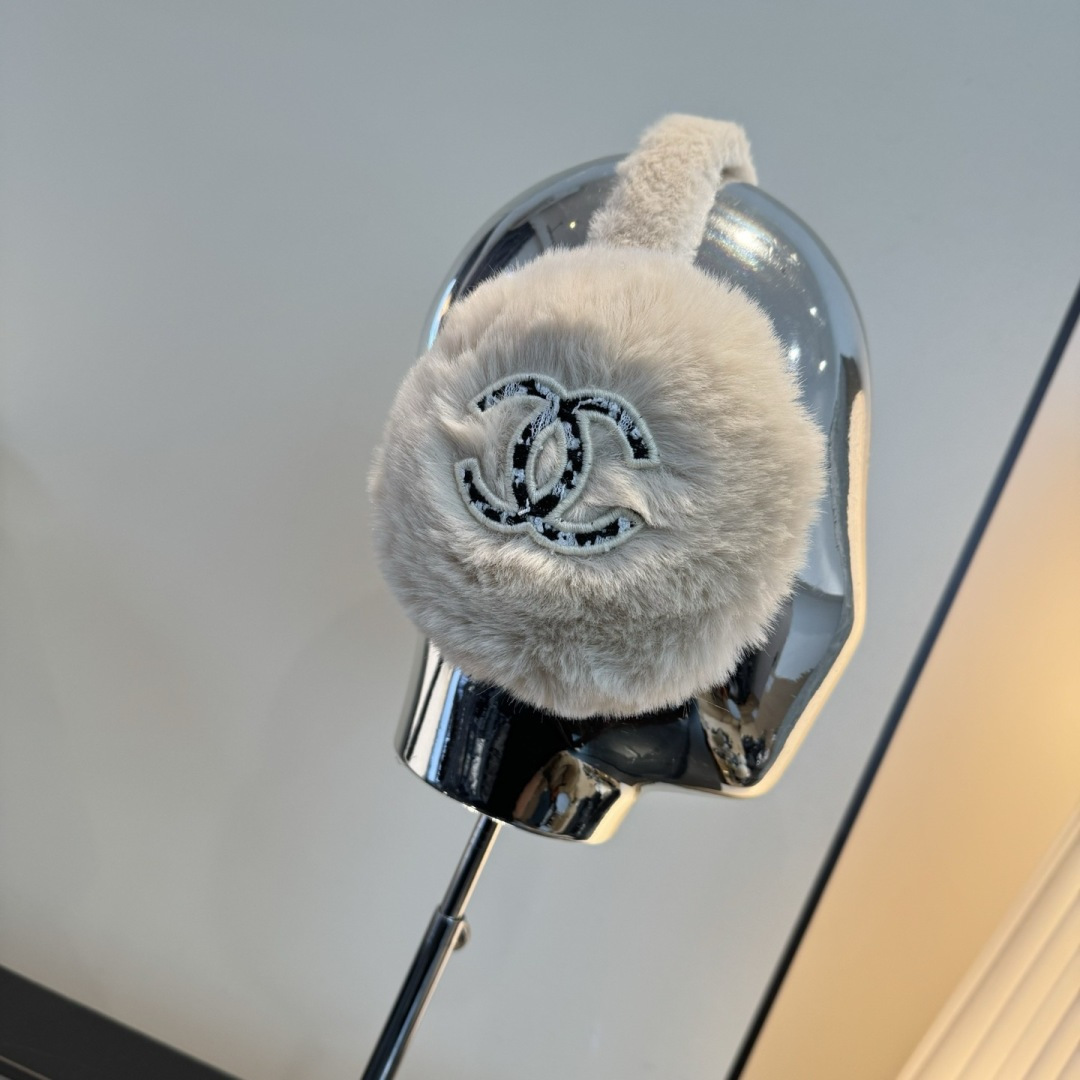 p85¥
Chanel香奈儿耳包,毛毛耳罩