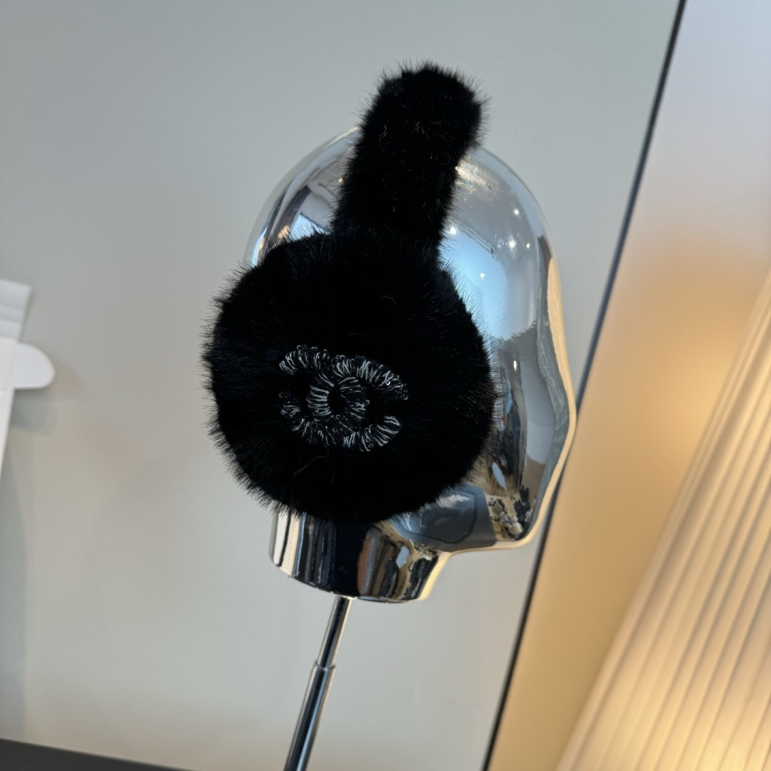 p85¥
Chanel香奈儿耳包,毛毛耳罩