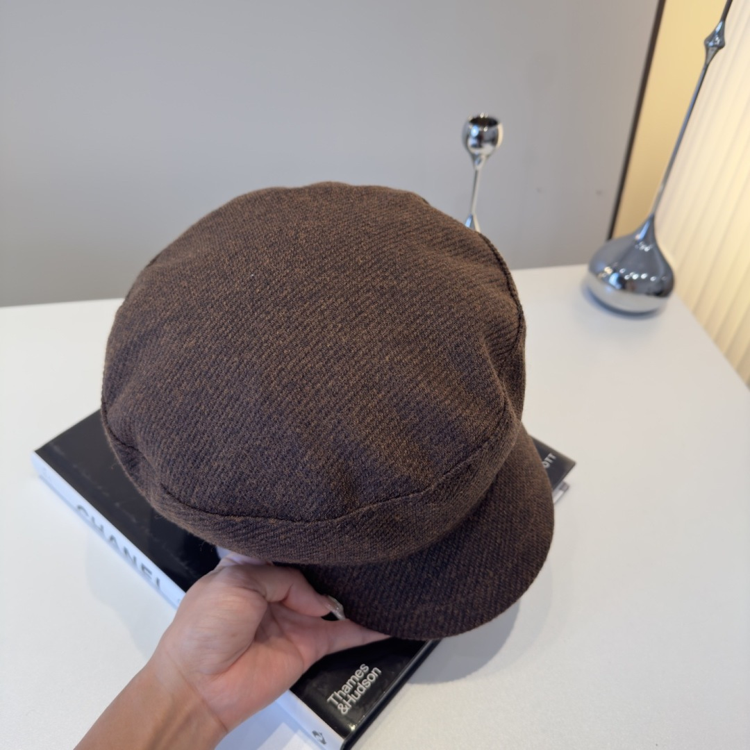 p75¥

Gucci古奇秋冬新款鸭舌军帽，秋冬新款鸭舌帽，头围57cm