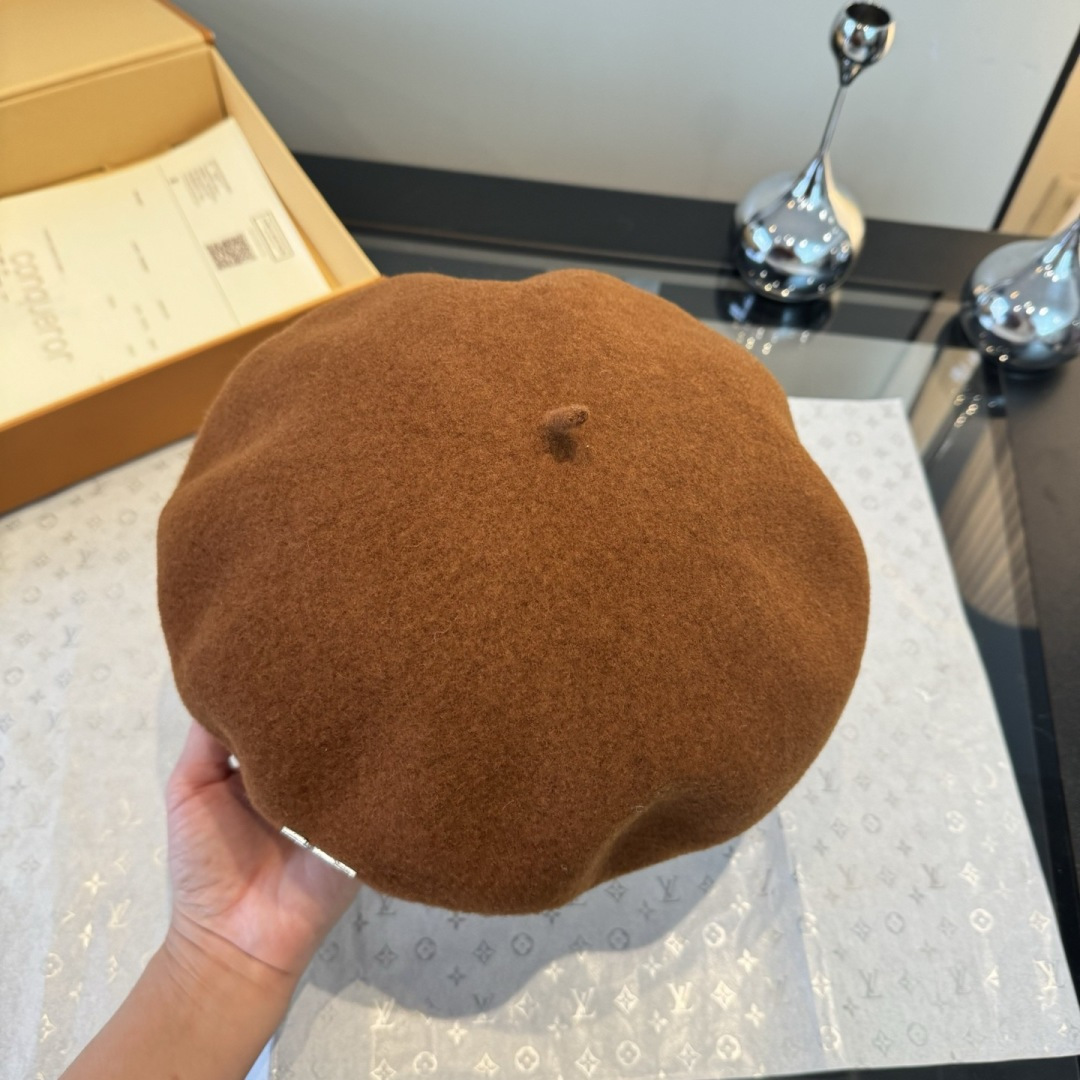 p80¥

Lv路易斯新款羊毛贝雷帽，百分百羊毛🦙面料，头围57cm
