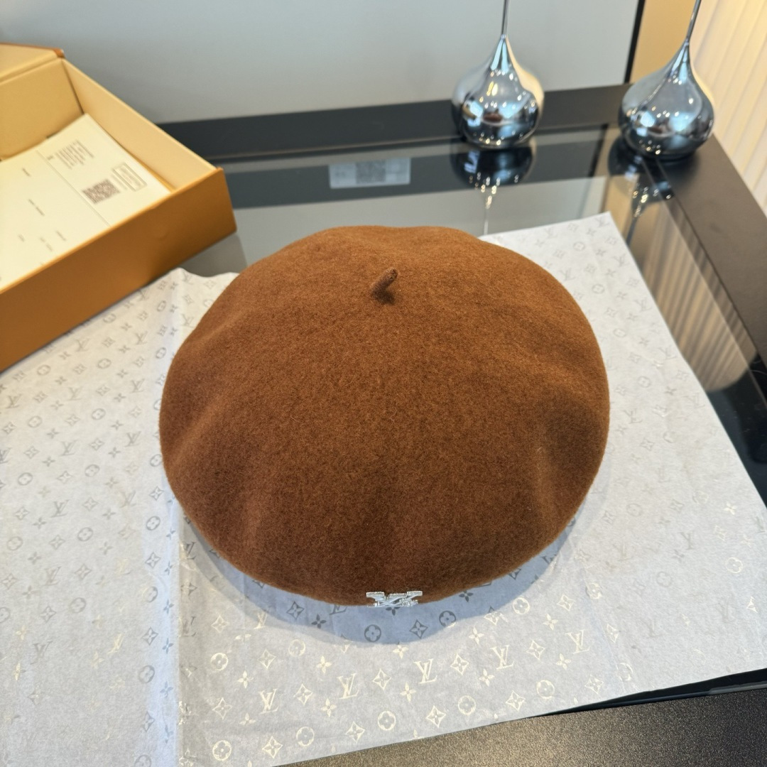 p80¥

Lv路易斯新款羊毛贝雷帽，百分百羊毛🦙面料，头围57cm