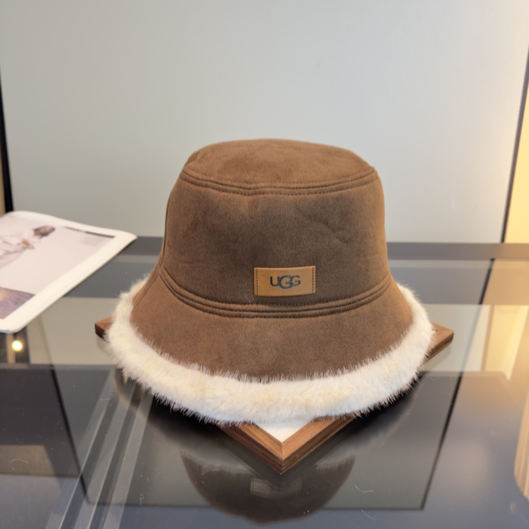 p75¥
 
UGG新款鹿皮绒渔夫帽，加绒护耳帽，头围57cm