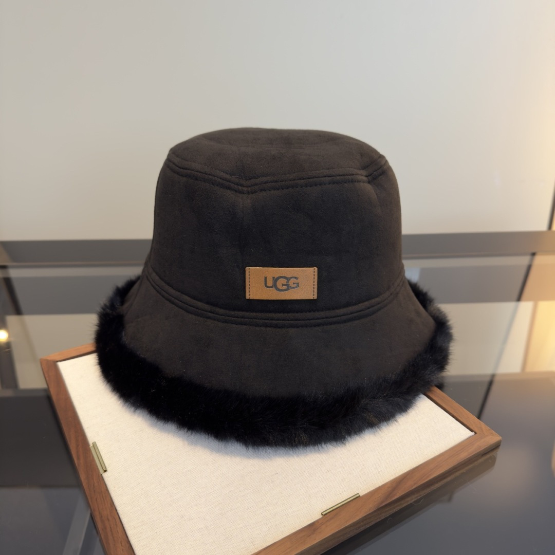 p75¥
 
UGG新款鹿皮绒渔夫帽，加绒护耳帽，头围57cm