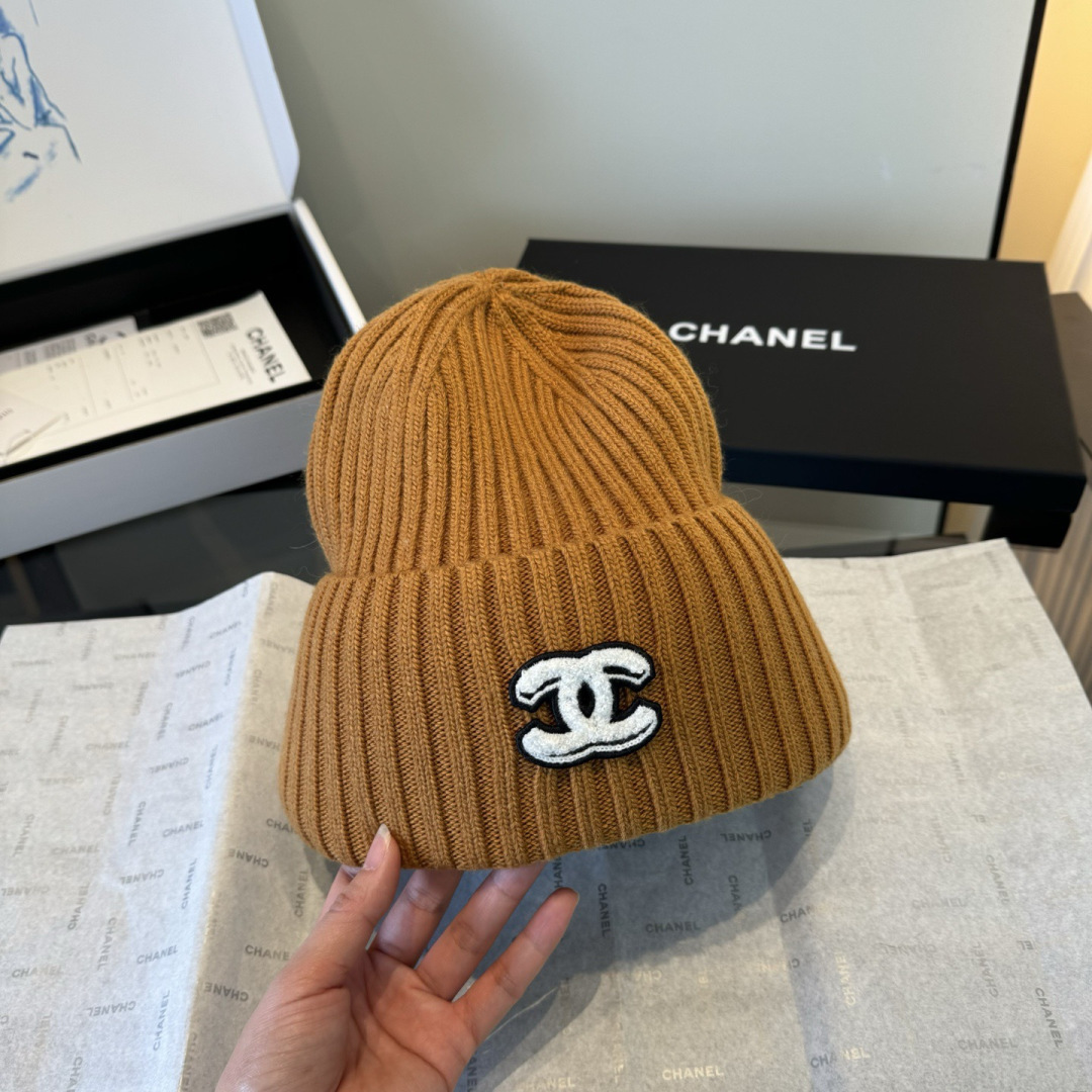 P Chanel香奈儿三件套装秋冬款70%羊毛，30%兔毛高品质定制！这款必定是极简主义的最爱干净，利索