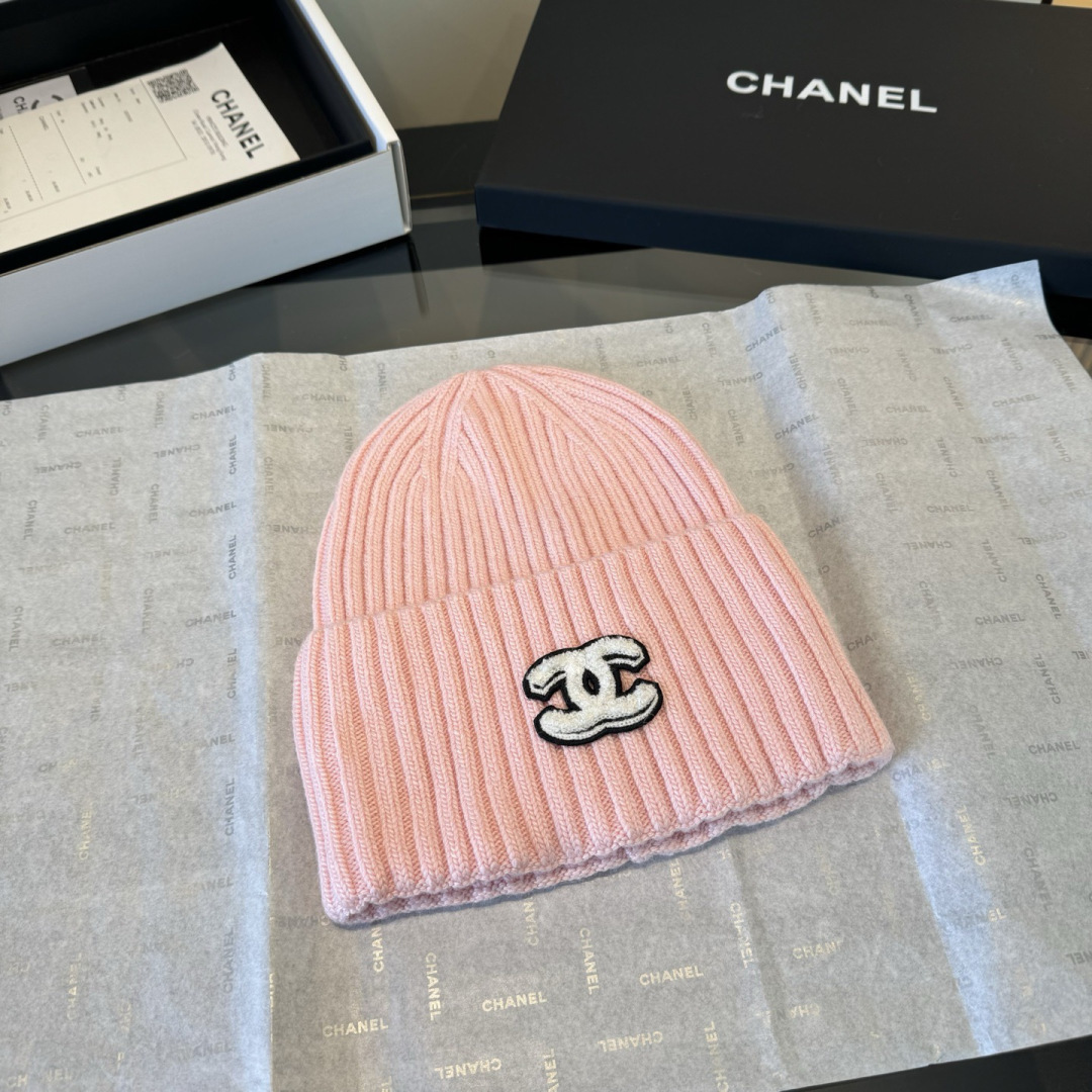 P Chanel香奈儿三件套装秋冬款70%羊毛，30%兔毛高品质定制！这款必定是极简主义的最爱干净，利索