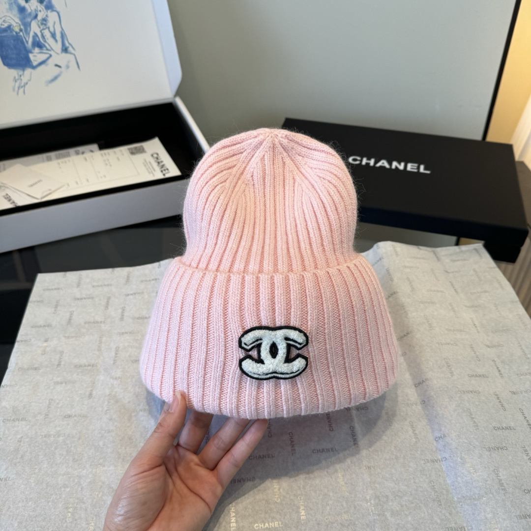 P Chanel香奈儿三件套装秋冬款70%羊毛，30%兔毛高品质定制！这款必定是极简主义的最爱干净，利索