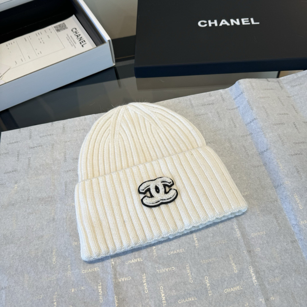 P Chanel香奈儿三件套装秋冬款70%羊毛，30%兔毛高品质定制！这款必定是极简主义的最爱干净，利索