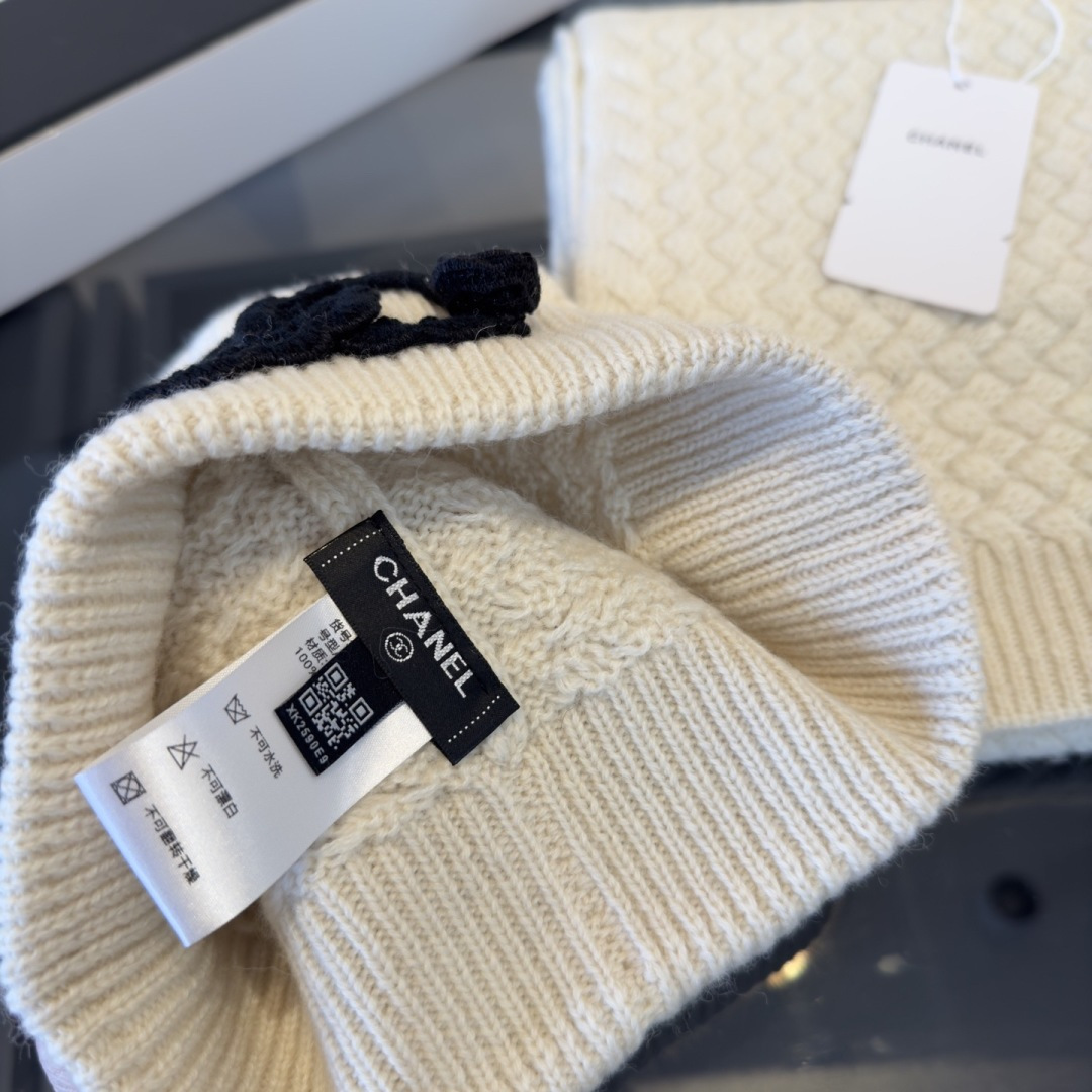 PChanel2025官方新款围巾帽子套装，百分百💯羊绒 暖暖呼呼，超级舒服～冬日小姐姐减龄神器哦～这个