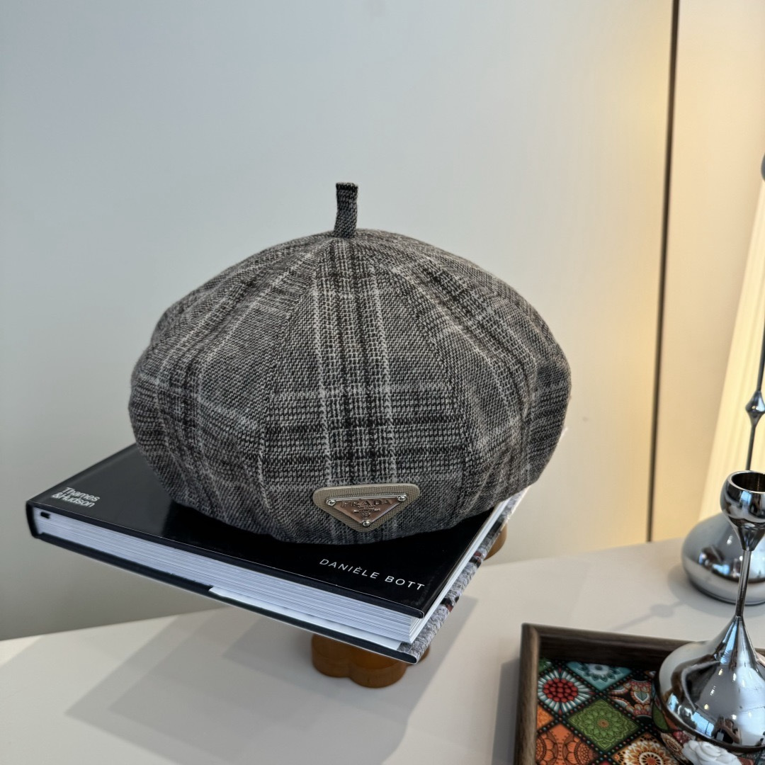 NO:670595,Prada new beret hat fisherman hat baseball cap knitted hat, hat, prada, espadrilles, hats19860909普拉达新款贝雷帽帽子渔夫帽棒球帽针织帽,帽子,prada,espadrilles,hats,hat