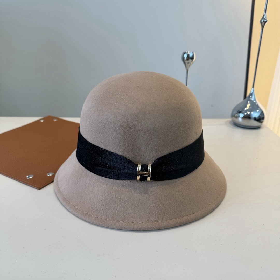 NO:670621,HEREMS Hermès new autumn and winter wool basin hat, 100% wool irregular tailoring design, a must-have for fashion goddesses, head circumference 57cm, head circumference 57cm hat, fisherman hat, baseball cap, knitted hat, hat, hermes, espadrilles, hats19860909 HEREMS爱马仕秋冬新款羊毛盆帽,百分百羊毛不规则剪裁设计,时尚女神必备,头围57cm 头围57cm帽子渔夫帽棒球帽针织帽,帽子,hermes,espadrilles,hats,hat