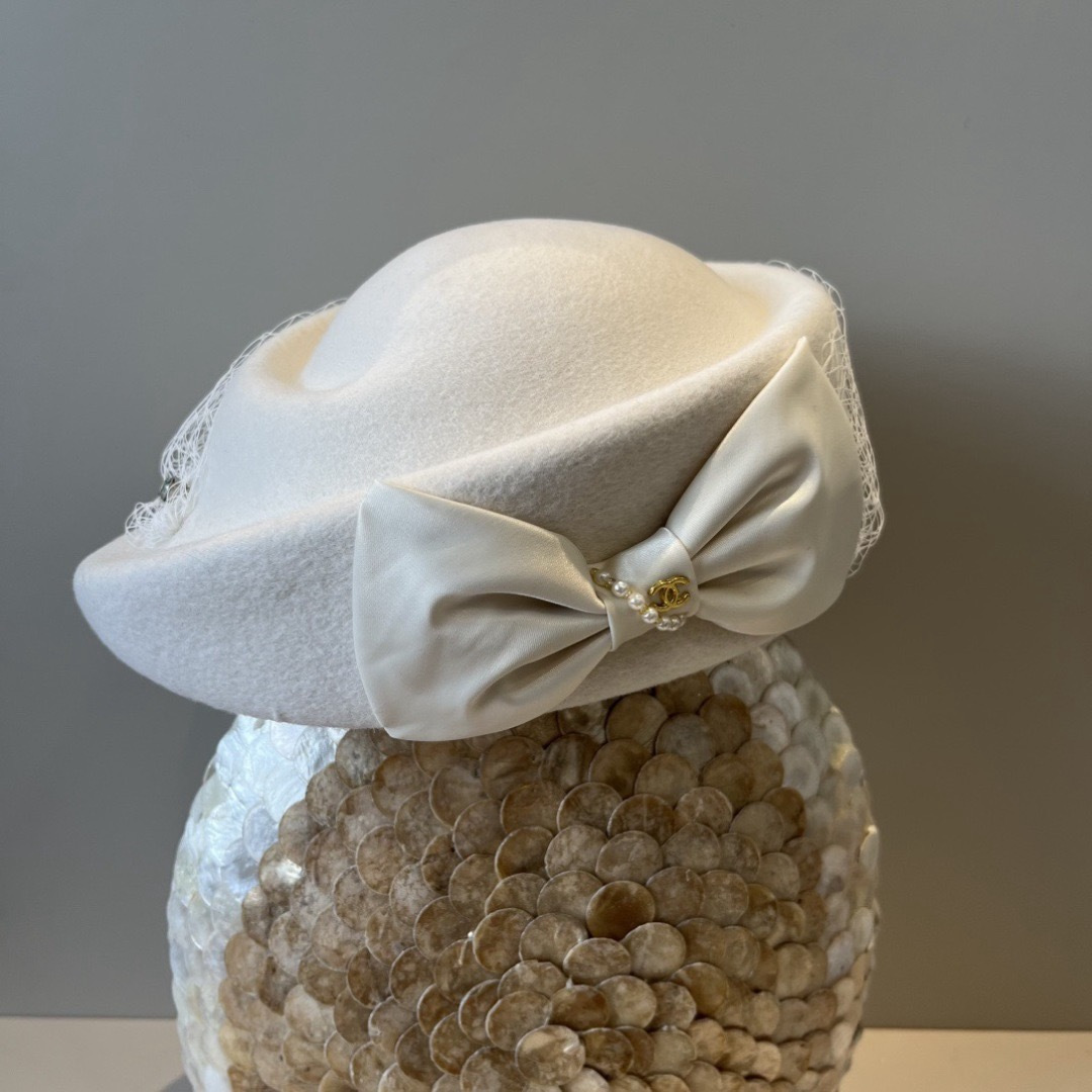 NO:689855,White Chanel new autumn and winter wool beret, 100% wool, head circumference 57cm hat, fisherman hat, baseball cap, knitted hat, hat, chanel, espadrilles, hats19860909 白色 香奈儿秋冬新款羊毛贝雷帽,百分百羊毛,头围57cm帽子渔夫帽棒球帽针织帽,帽子,chanel,espadrilles,hats,hat