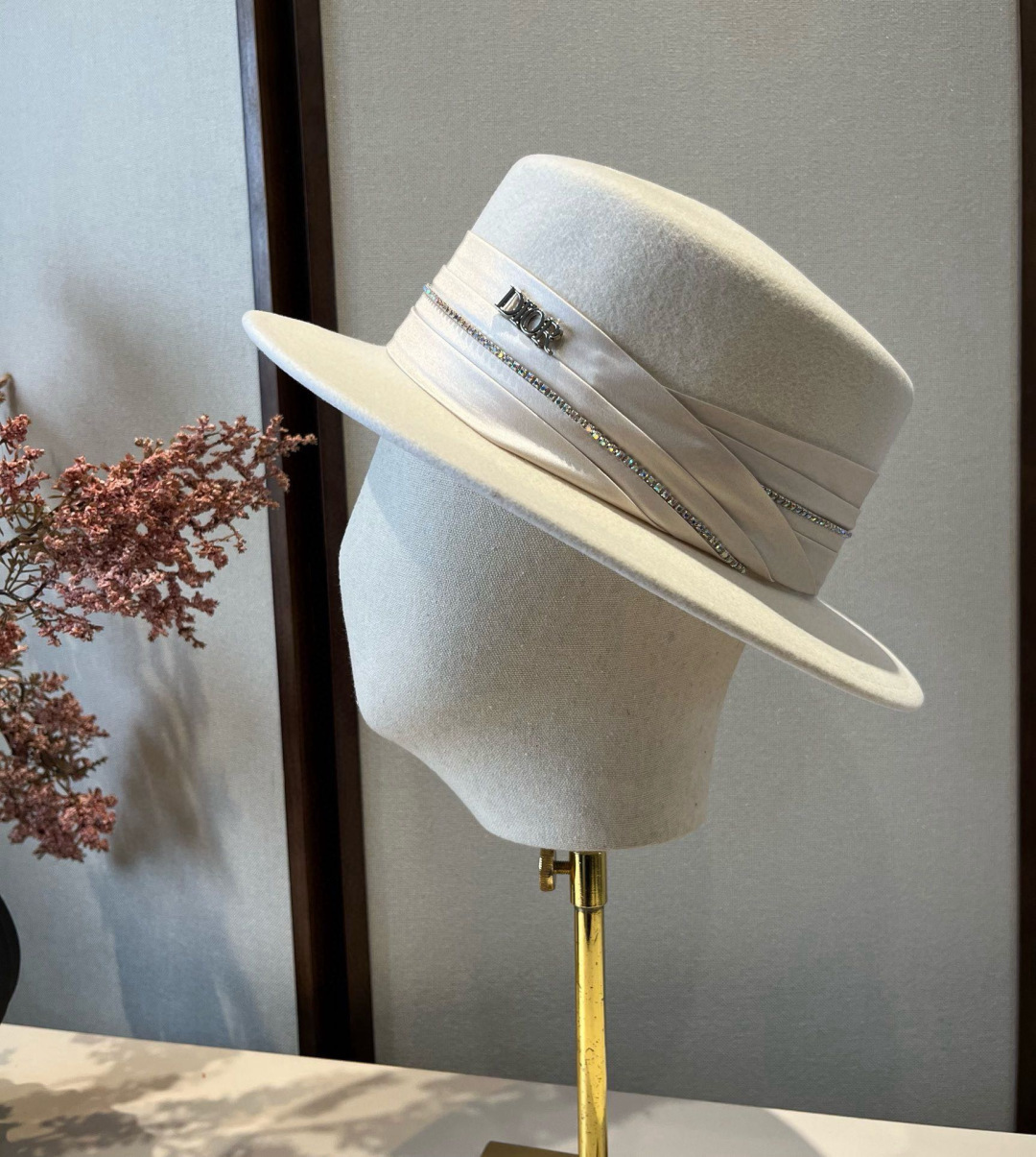 NO:689804,White Dior Dior new wool top hat, flat top hat, 100% wool fabric, head circumference 57cm hat, fisherman hat, baseball cap, knitted hat, hat, dior, dior, espadrilles, hats19860909白色 Dior迪奥新款羊毛礼帽,平顶礼帽,百分百羊毛面料,头围57cm帽子渔夫帽棒球帽针织帽,帽子,dior,dior,espadrilles,hats,hat