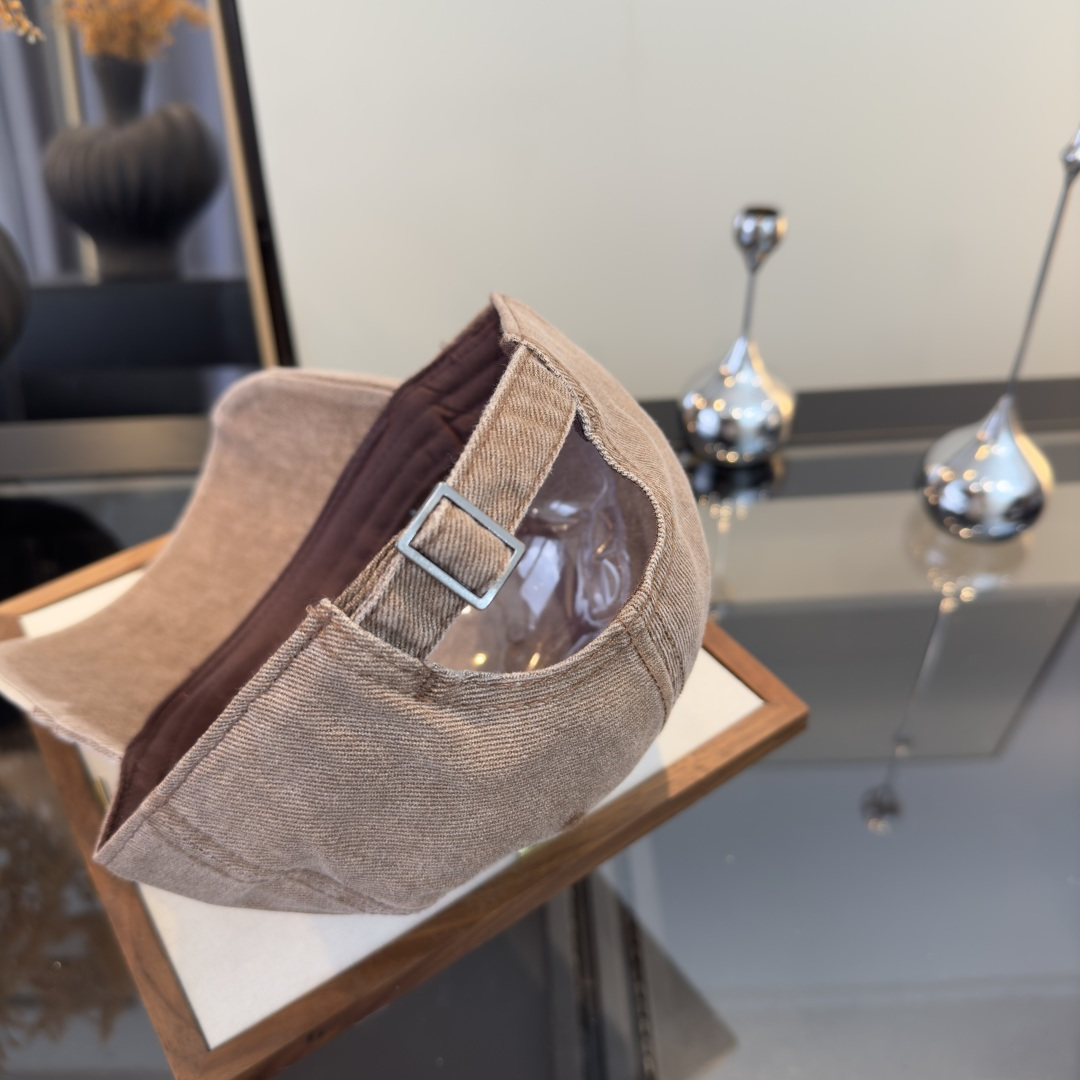 P克罗心新款鸭舌帽，时尚百搭，头围57cm