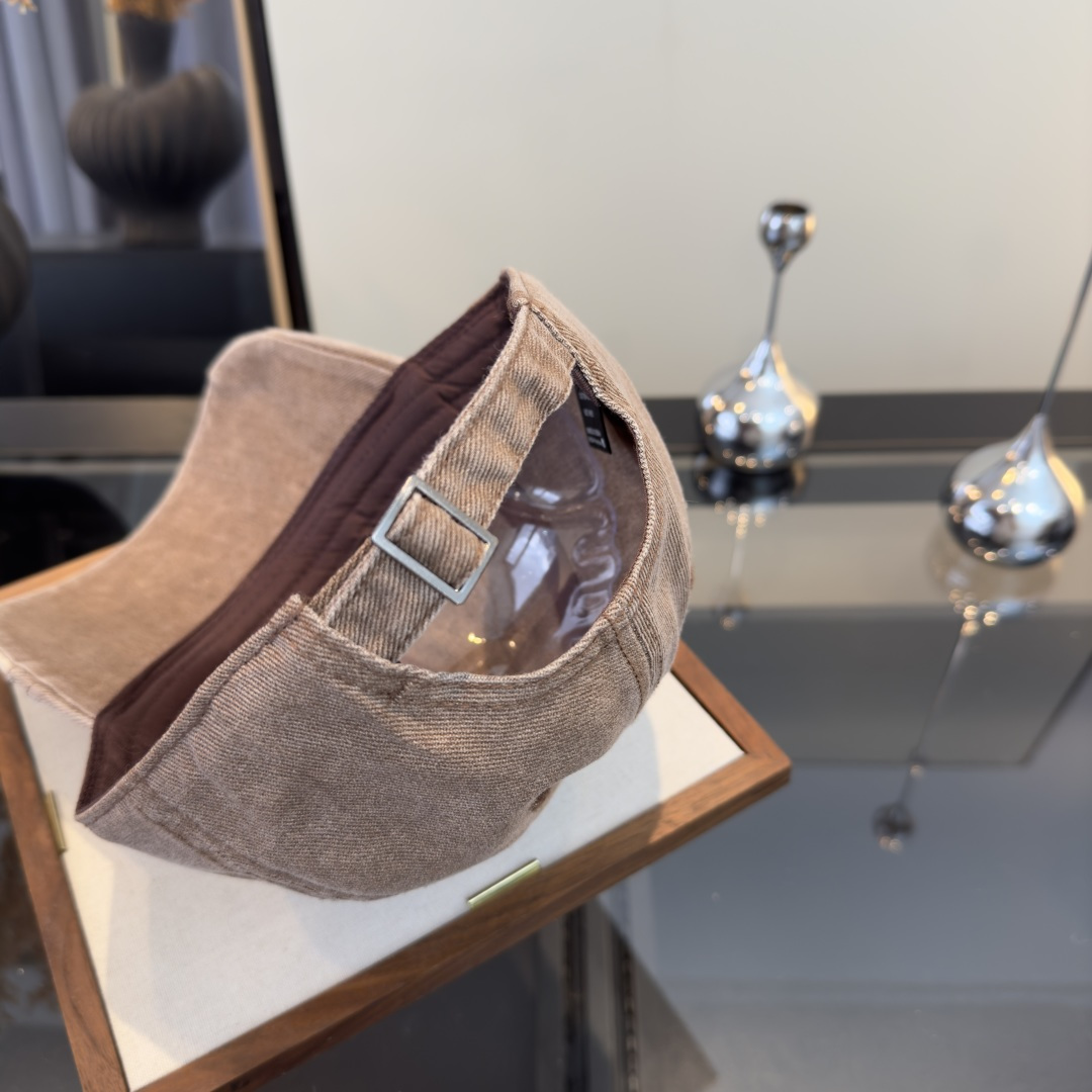 P克罗心新款鸭舌帽，时尚百搭，头围57cm