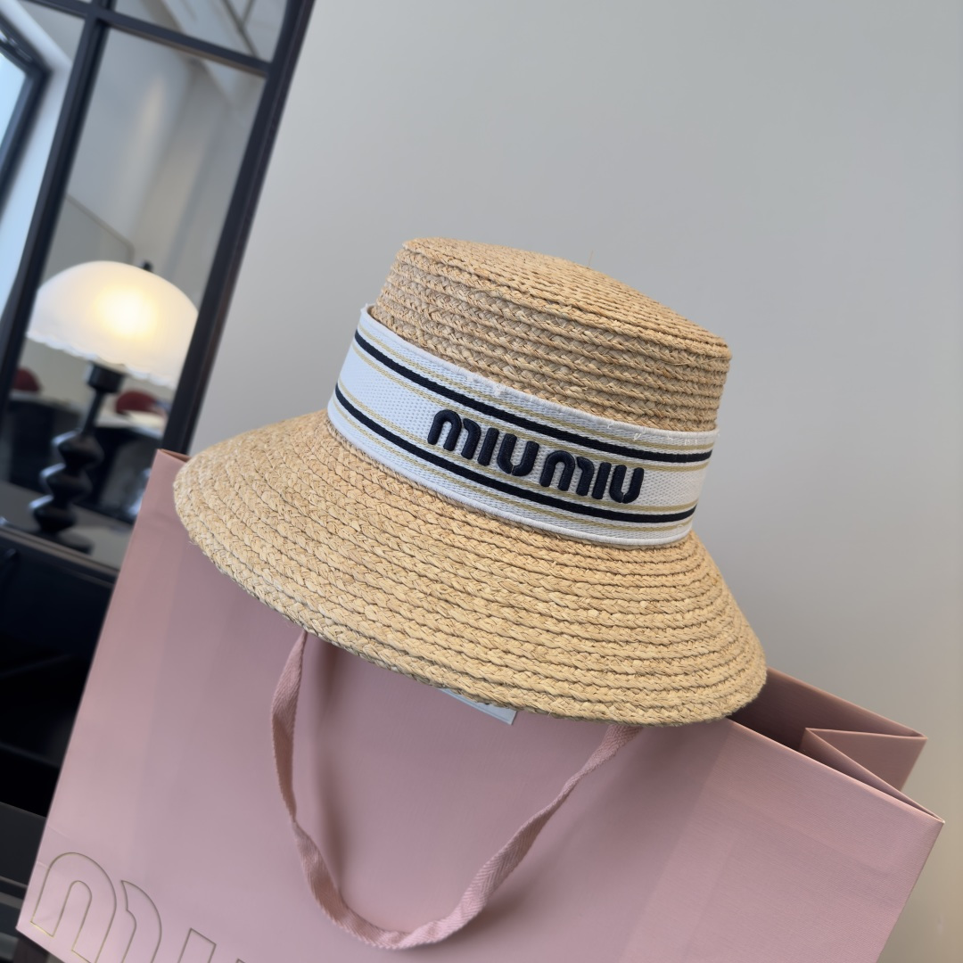 pmiumiu缪缪拉菲草帽，纯手工钩织供不应求，卖一个少一个，头围57cm