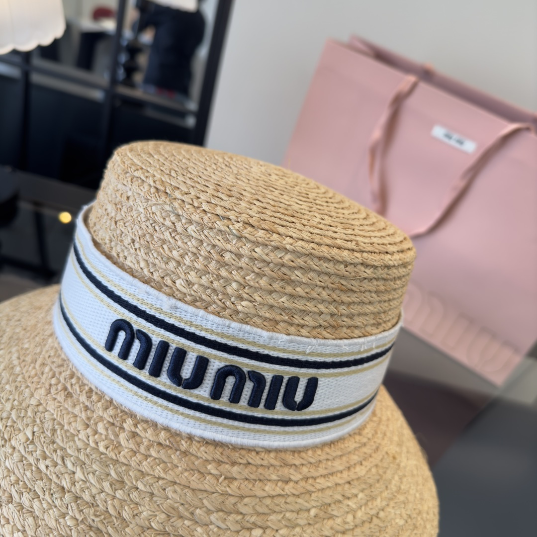 pmiumiu缪缪拉菲草帽，纯手工钩织供不应求，卖一个少一个，头围57cm