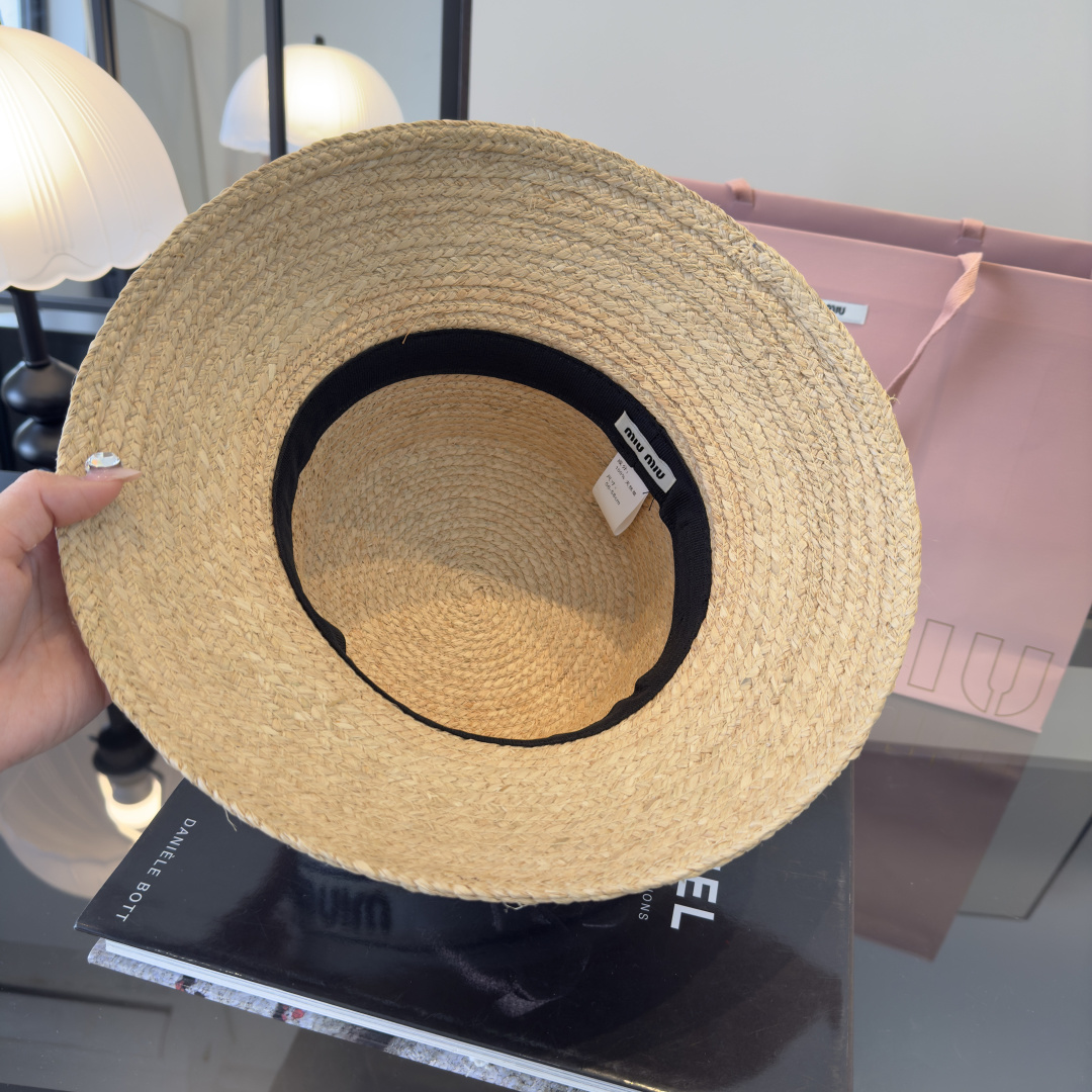 pmiumiu缪缪拉菲草帽，纯手工钩织供不应求，卖一个少一个，头围57cm