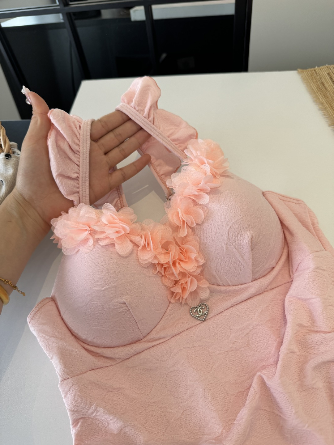 。Chanel 香奈儿连体泳衣 😍🥰适合多种场景的游泳衣🏊‍♀️海边 游泳池 温泉 水上乐园 漂流都可以