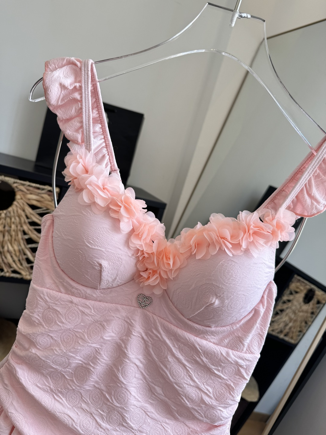 。Chanel 香奈儿连体泳衣 😍🥰适合多种场景的游泳衣🏊‍♀️海边 游泳池 温泉 水上乐园 漂流都可以