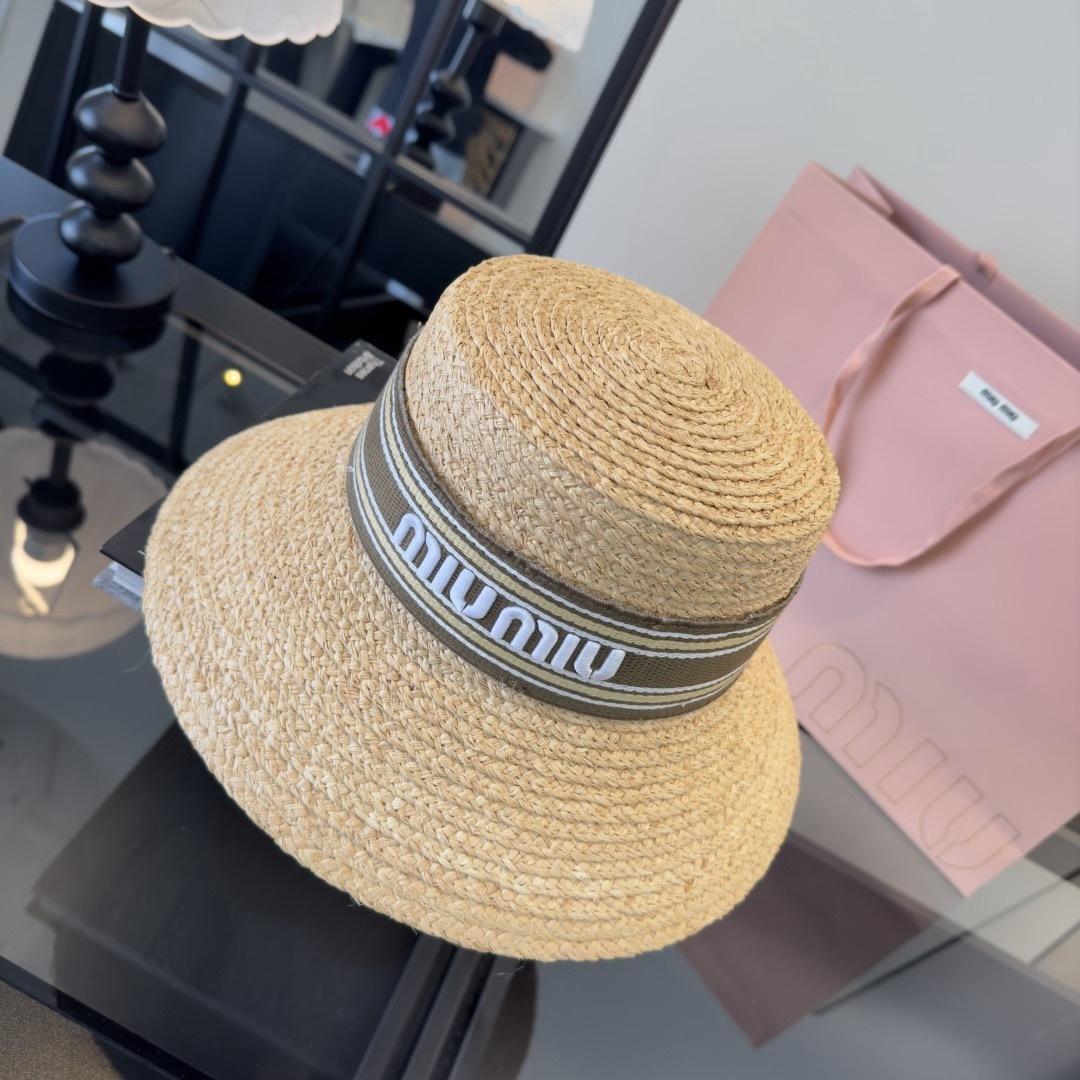 Pmiumiu缪缪拉菲草帽，纯手工钩织供不应求，卖一个少一个，头围57cm