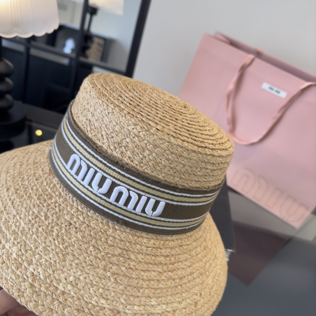 Pmiumiu缪缪拉菲草帽，纯手工钩织供不应求，卖一个少一个，头围57cm