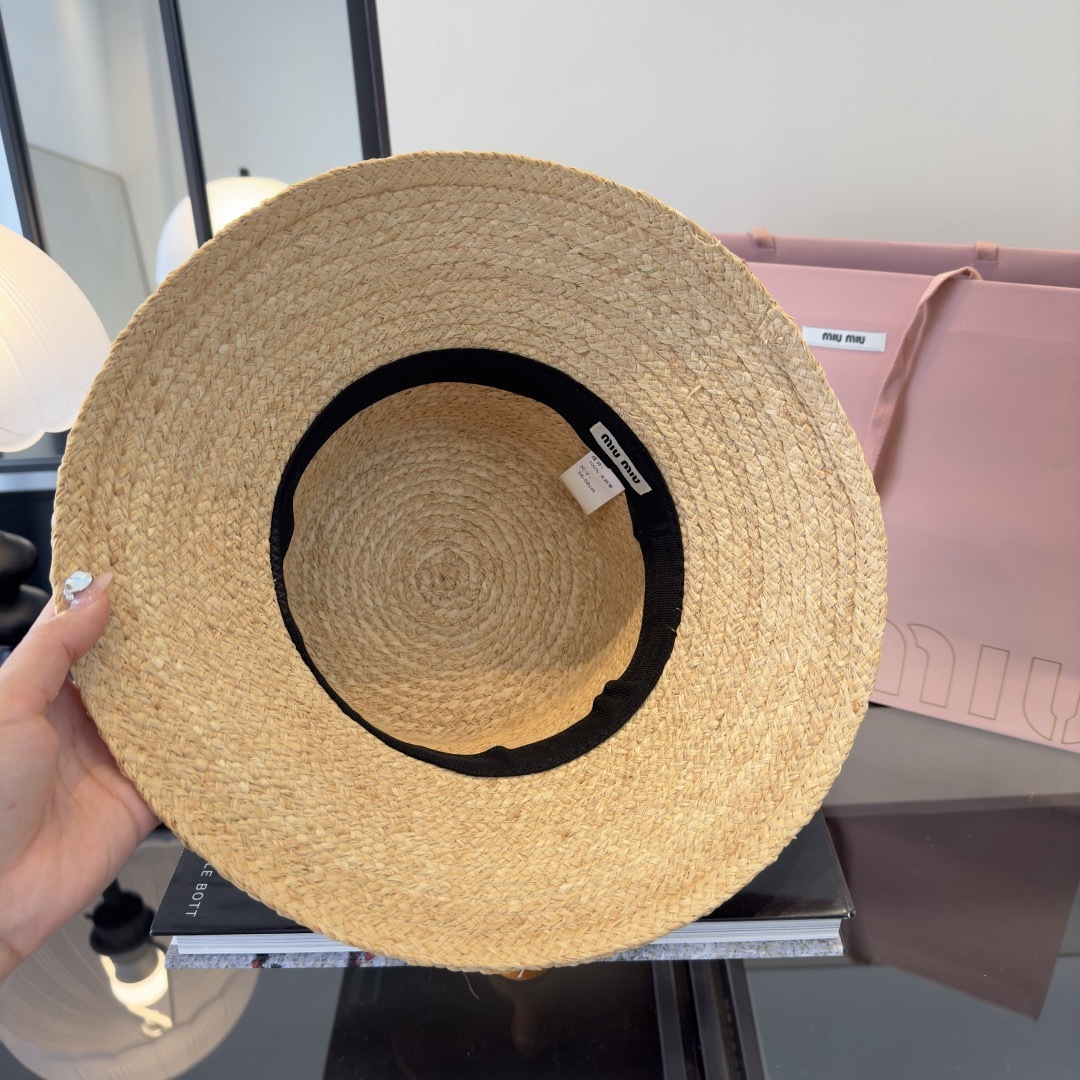 Pmiumiu缪缪拉菲草帽，纯手工钩织供不应求，卖一个少一个，头围57cm