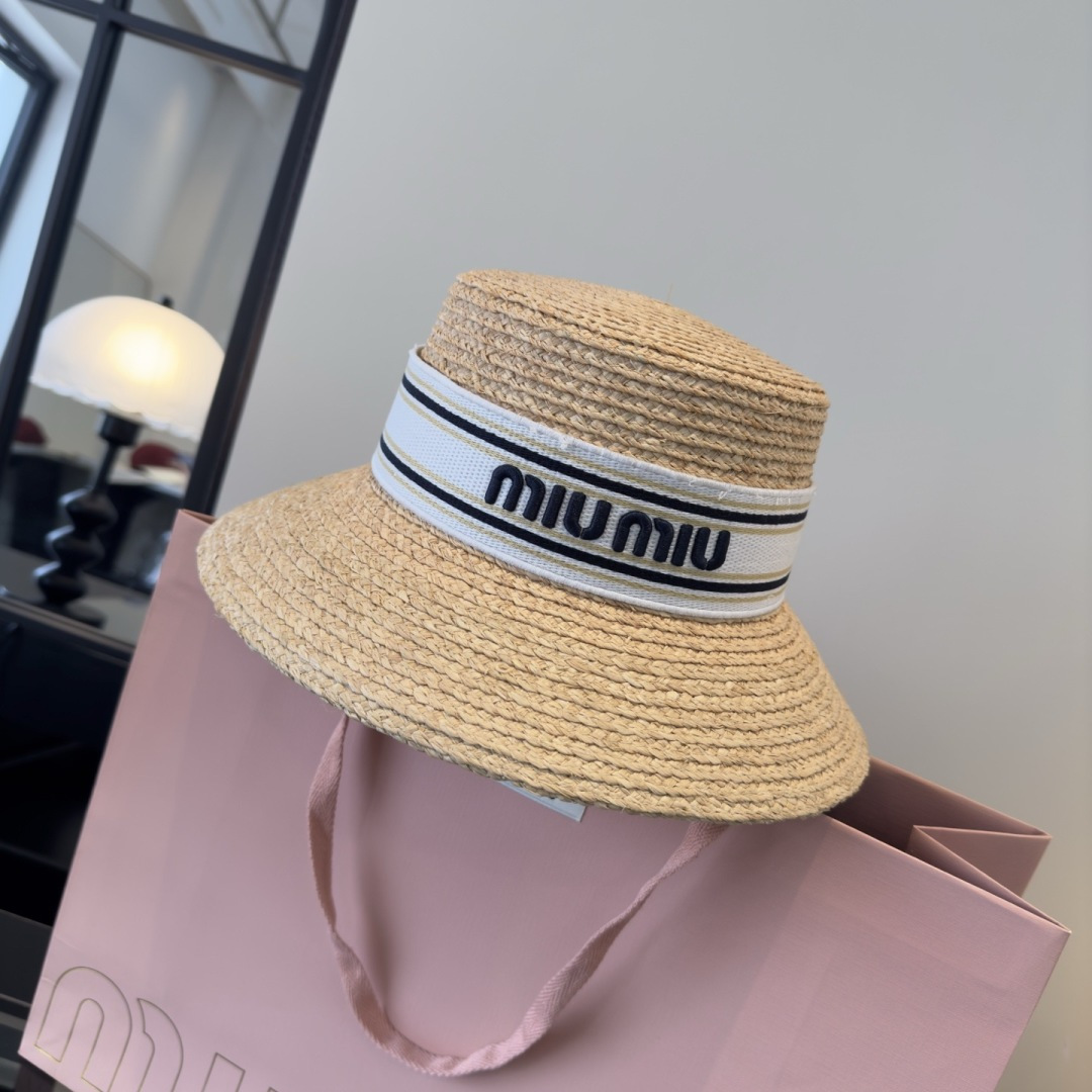 Miu Miu miumiu缪缪拉菲草帽，纯手工钩织供不应求，卖一个少一个，头围57cm
