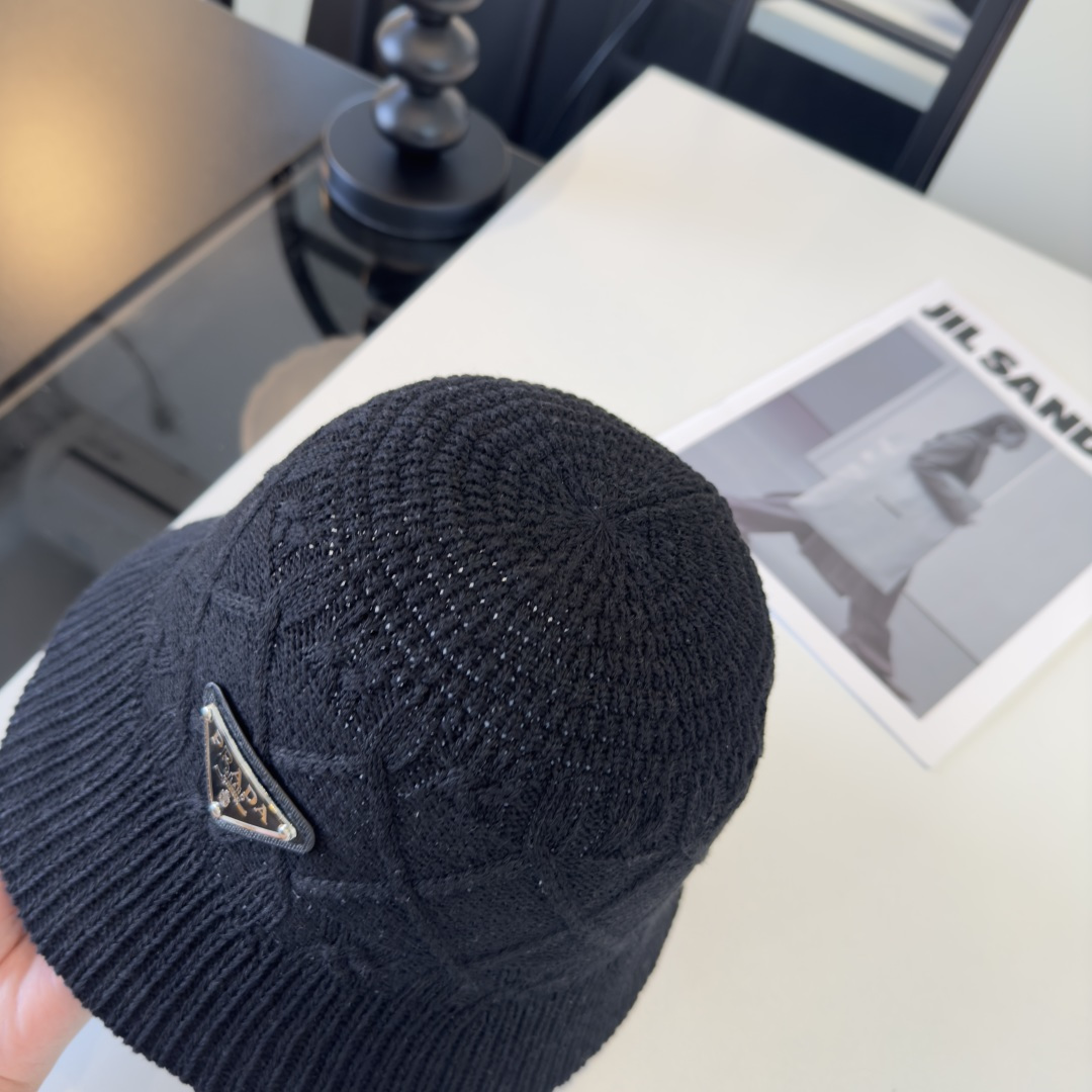 P普拉达新款小清新渔夫帽，轻盈百搭～