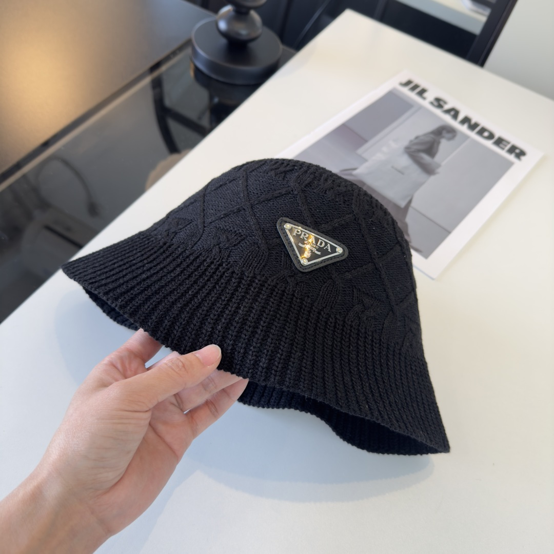 P普拉达新款小清新渔夫帽，轻盈百搭～