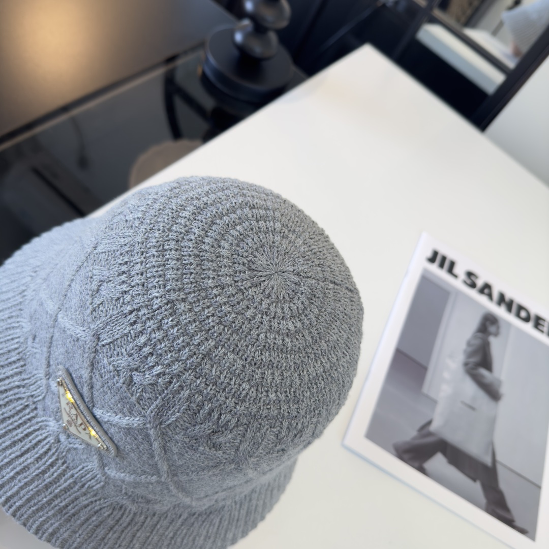 P普拉达新款小清新渔夫帽，轻盈百搭～