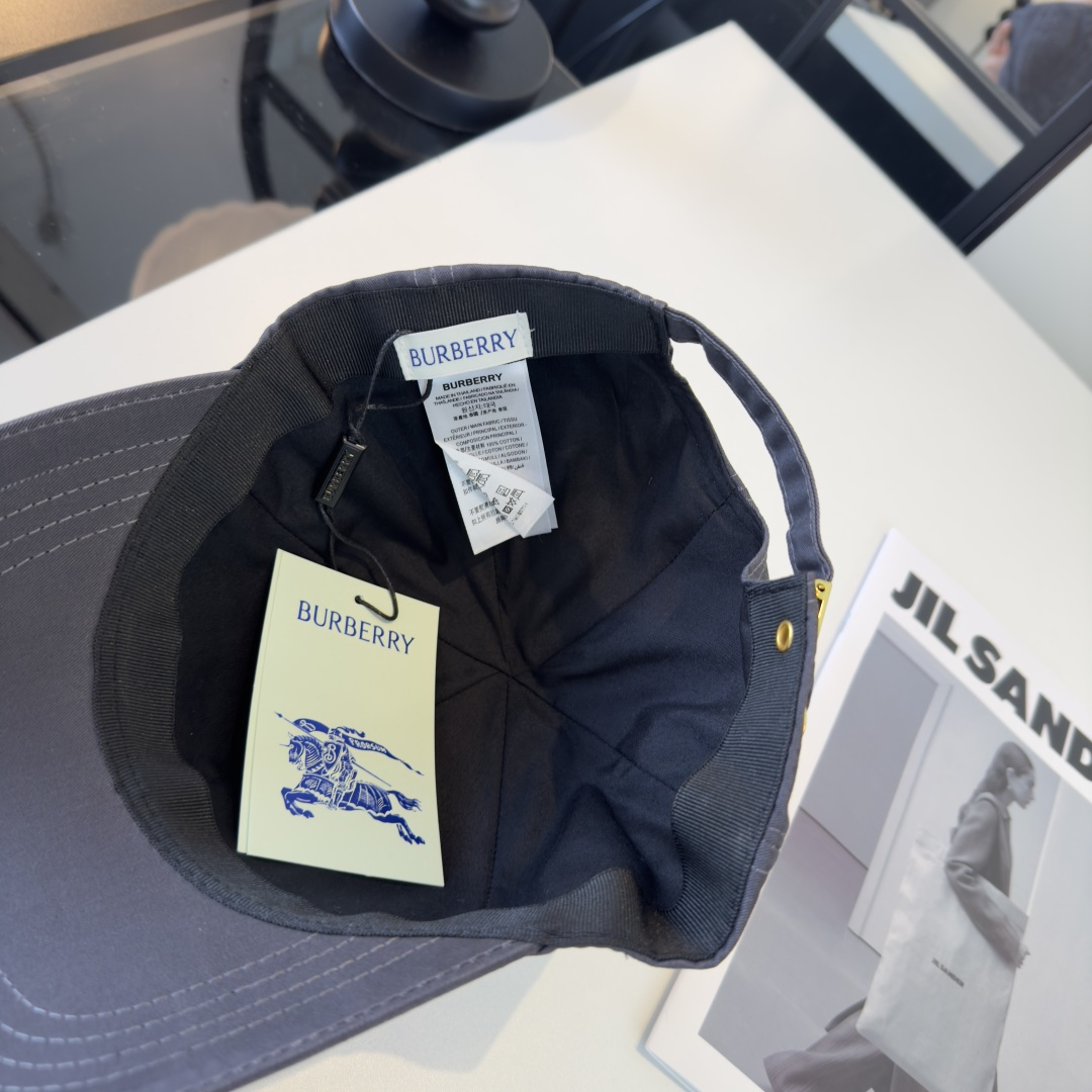 P巴宝莉新款遮阳鸭舌帽，轻盈百搭！