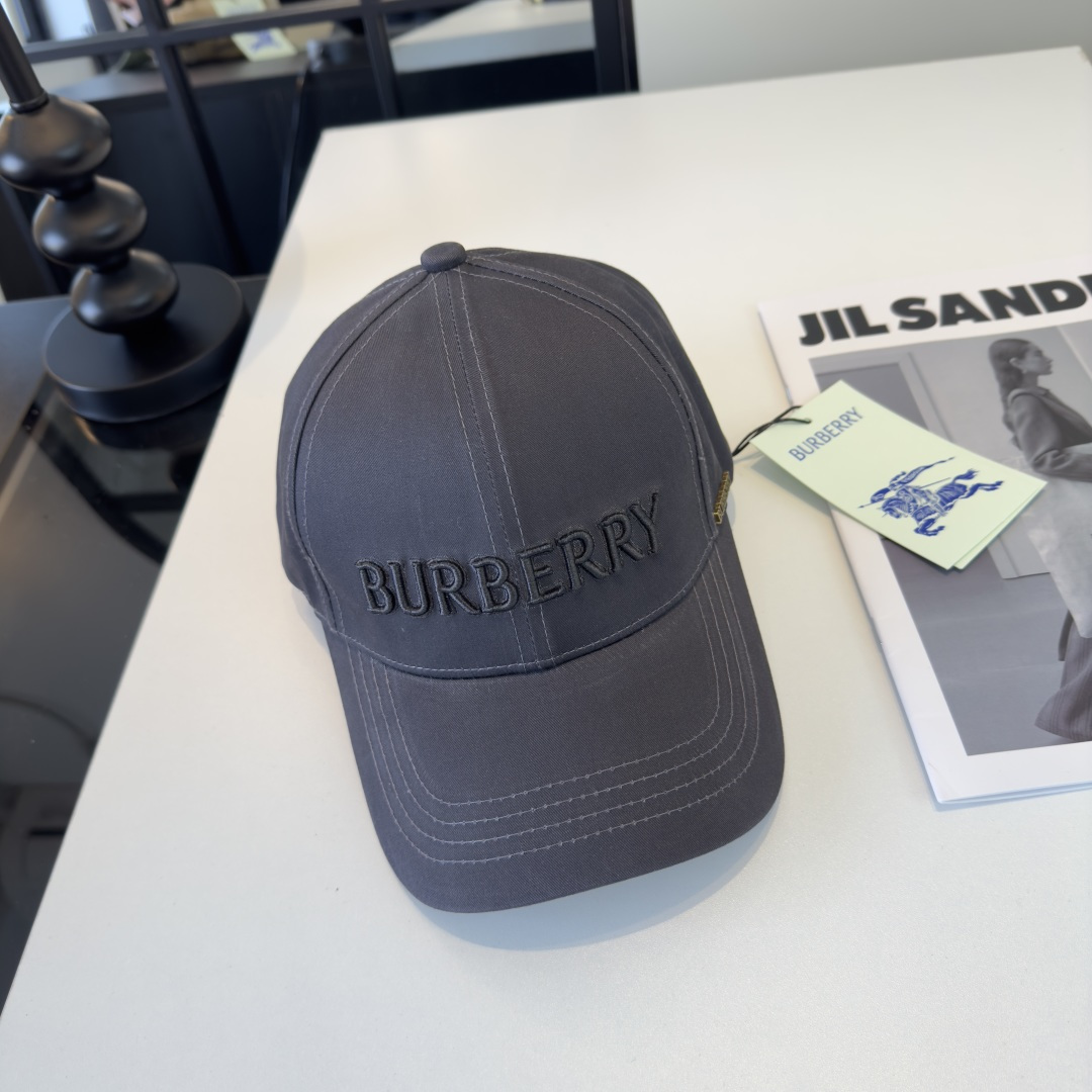 P巴宝莉新款遮阳鸭舌帽，轻盈百搭！