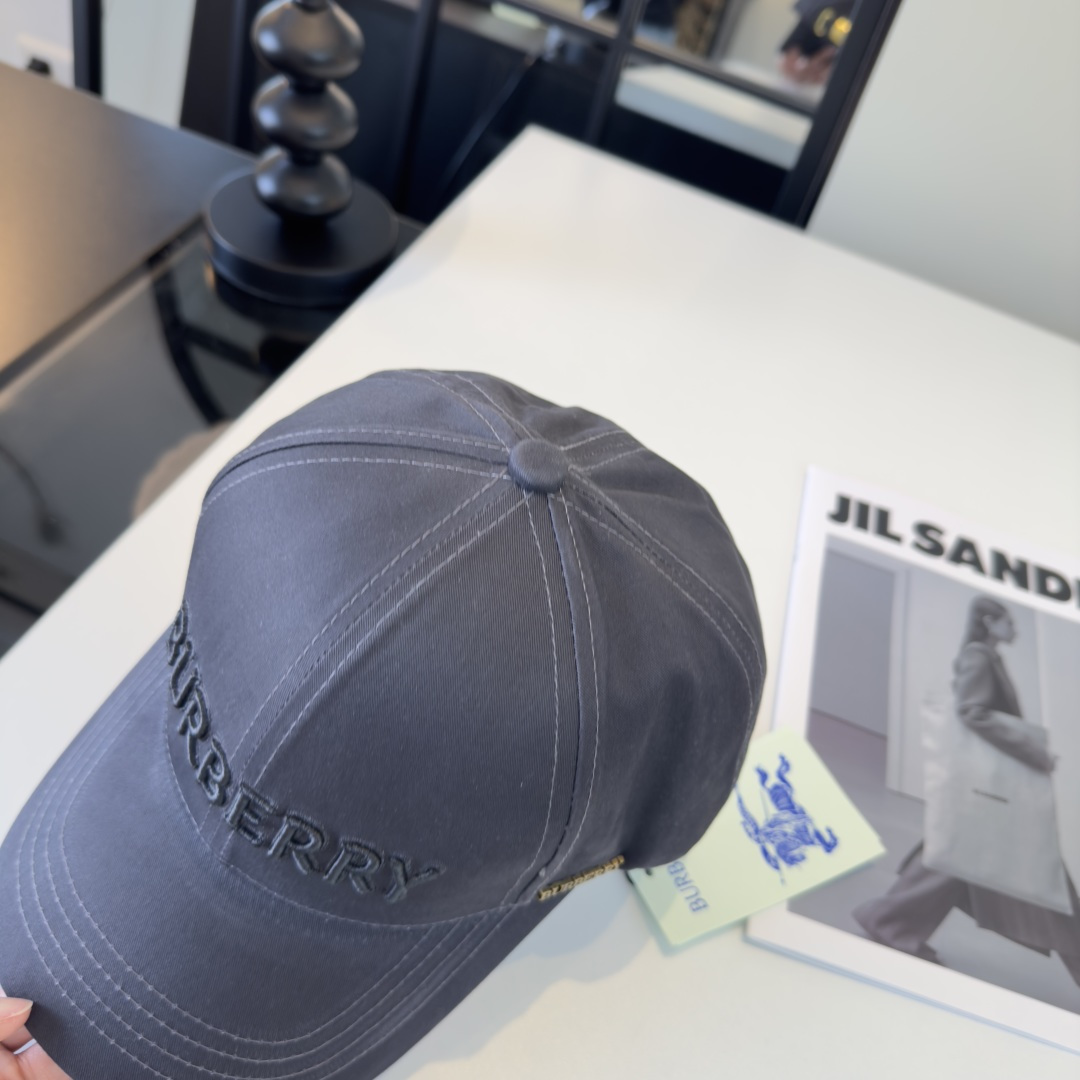 P巴宝莉新款遮阳鸭舌帽，轻盈百搭！