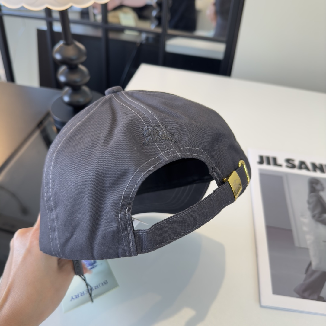 P巴宝莉新款遮阳鸭舌帽，轻盈百搭！