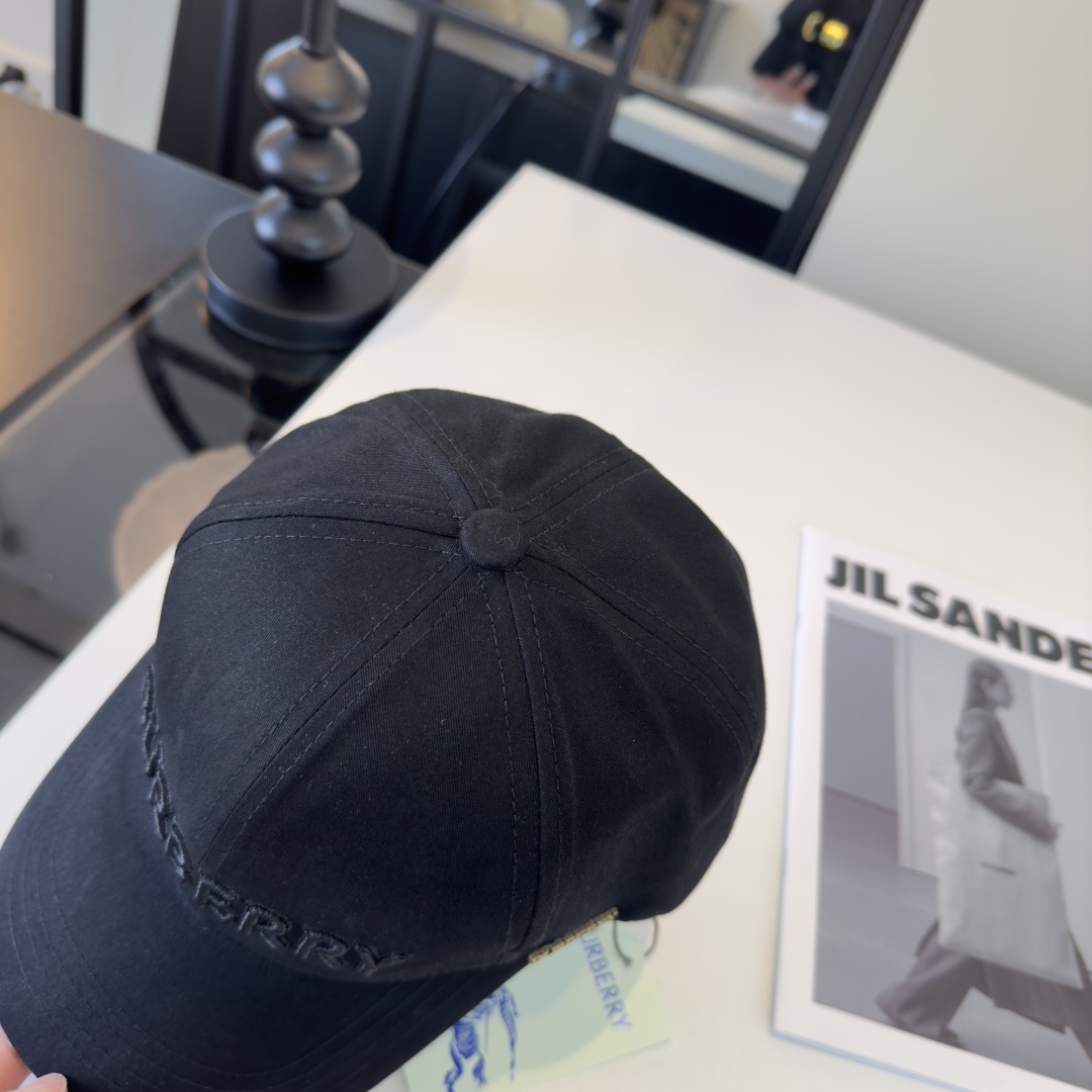 P巴宝莉新款遮阳鸭舌帽，轻盈百搭！