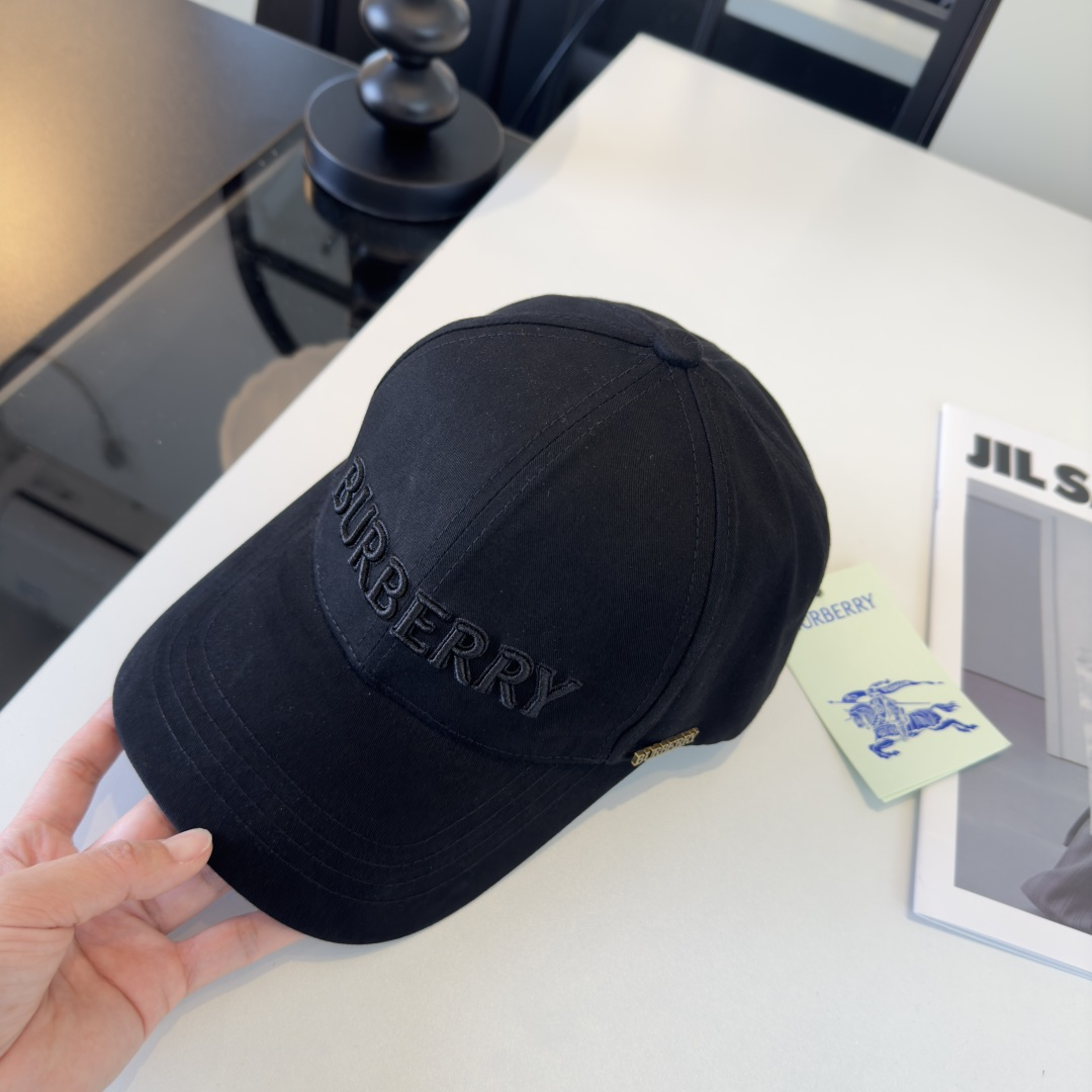 P巴宝莉新款遮阳鸭舌帽，轻盈百搭！