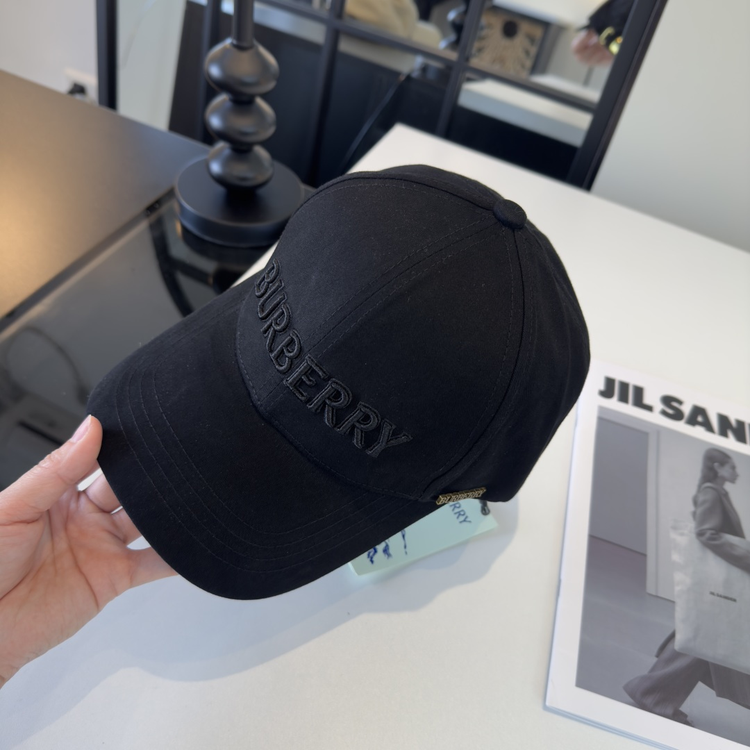 P巴宝莉新款遮阳鸭舌帽，轻盈百搭！