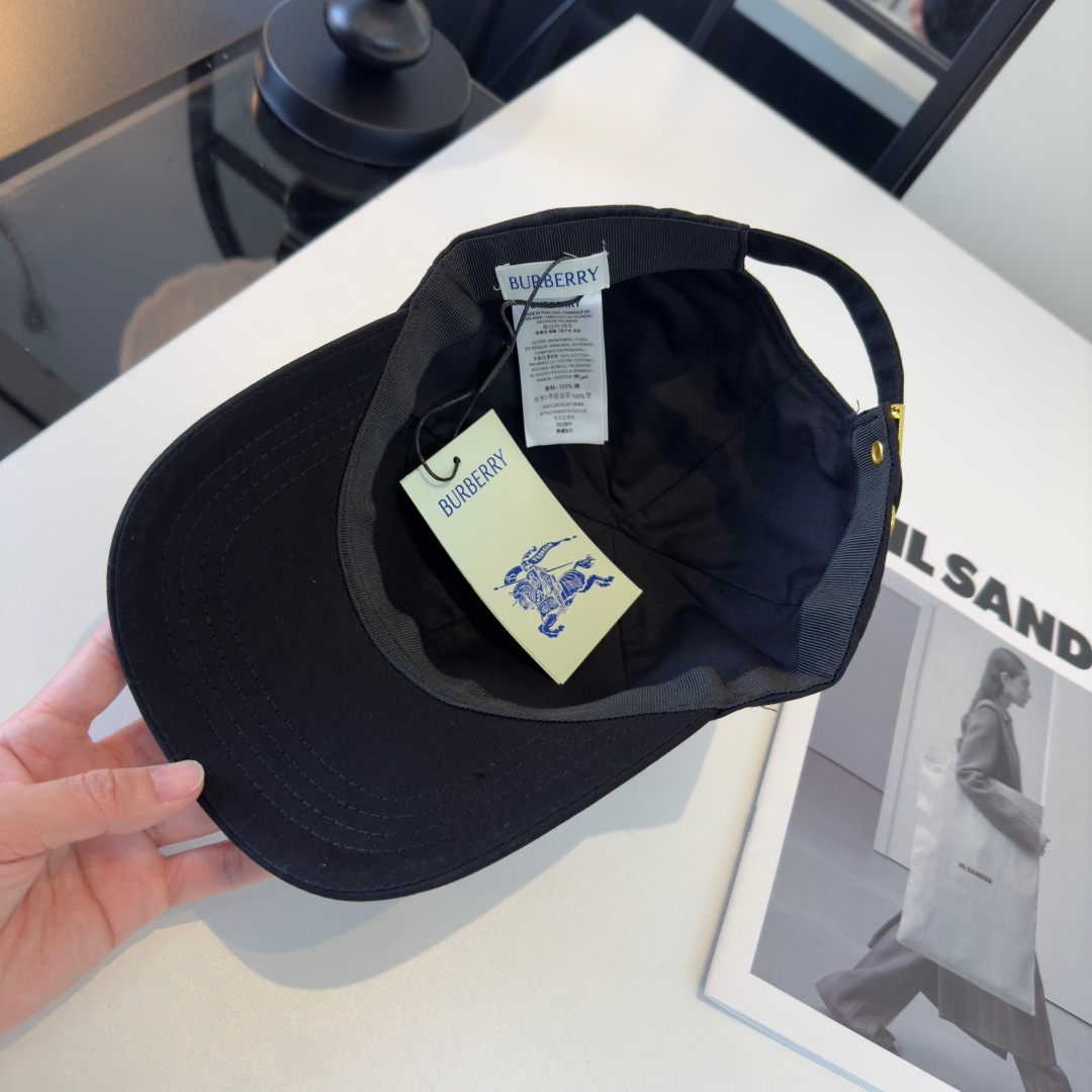 P巴宝莉新款遮阳鸭舌帽，轻盈百搭！