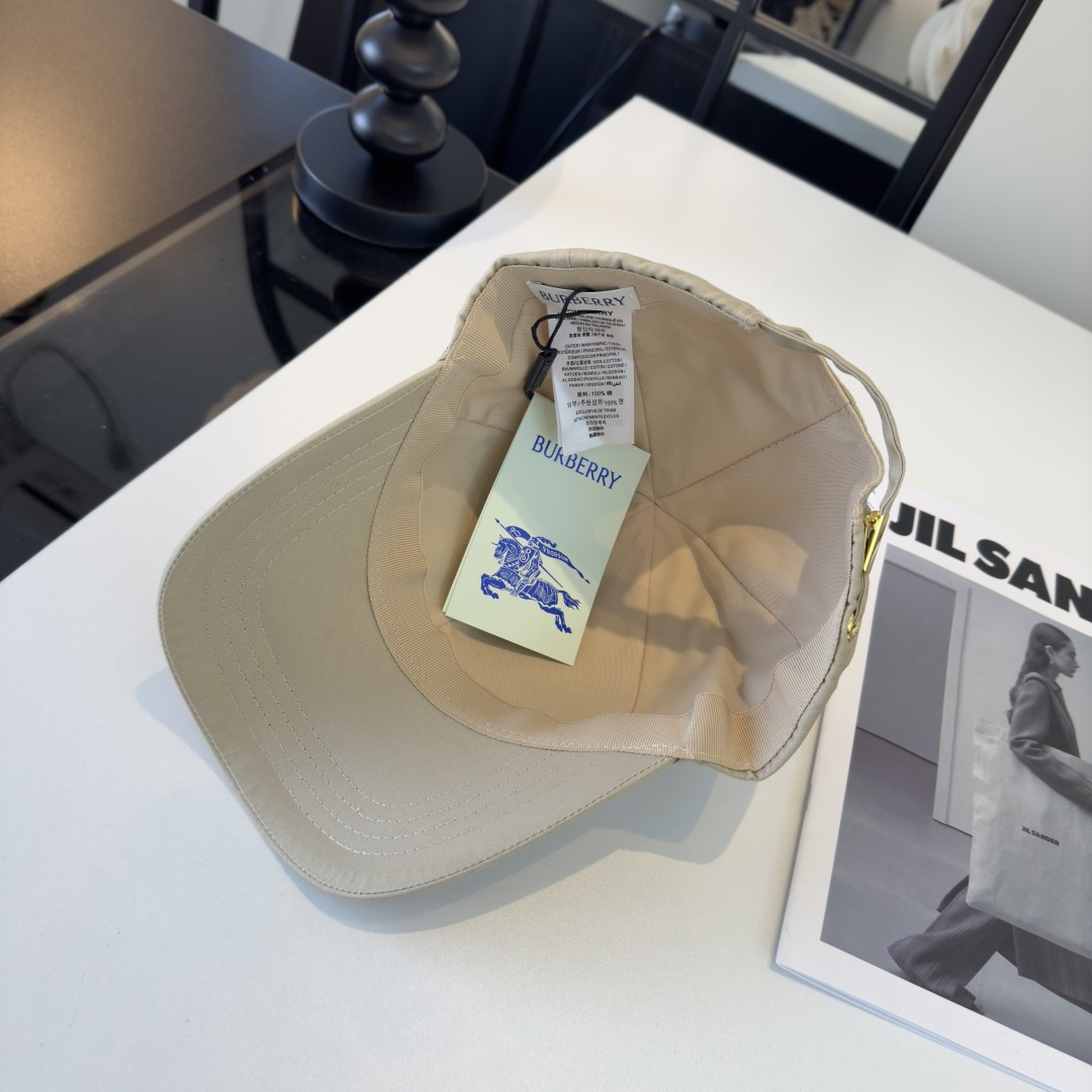 P巴宝莉新款遮阳鸭舌帽，轻盈百搭！