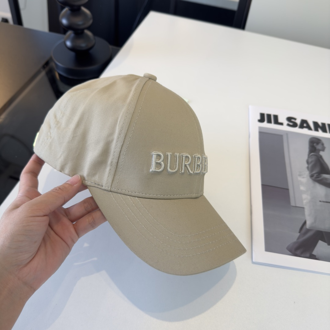 P巴宝莉新款遮阳鸭舌帽，轻盈百搭！