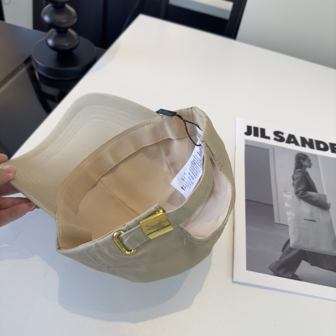 P巴宝莉新款遮阳鸭舌帽，轻盈百搭！