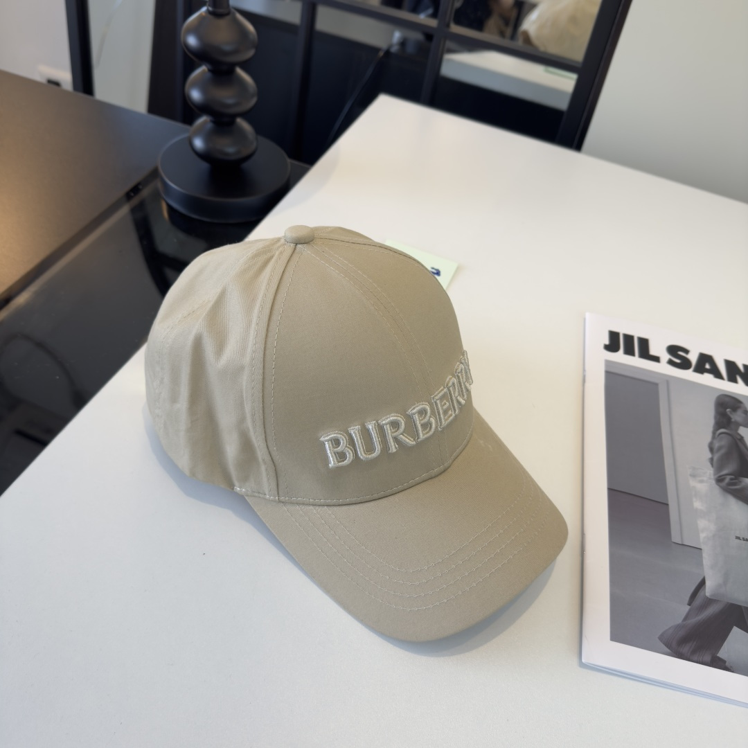 P巴宝莉新款遮阳鸭舌帽，轻盈百搭！