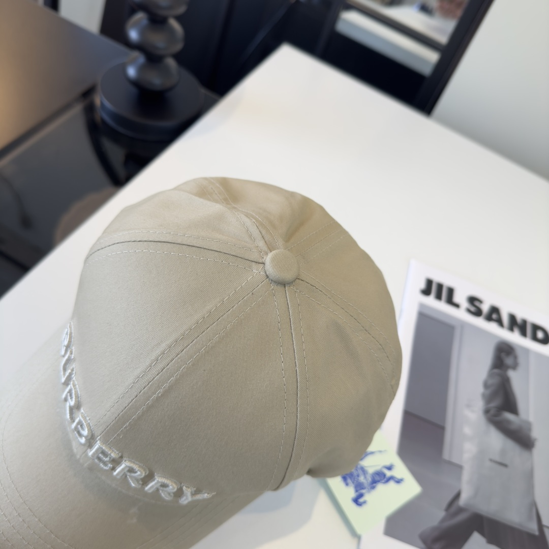 P巴宝莉新款遮阳鸭舌帽，轻盈百搭！