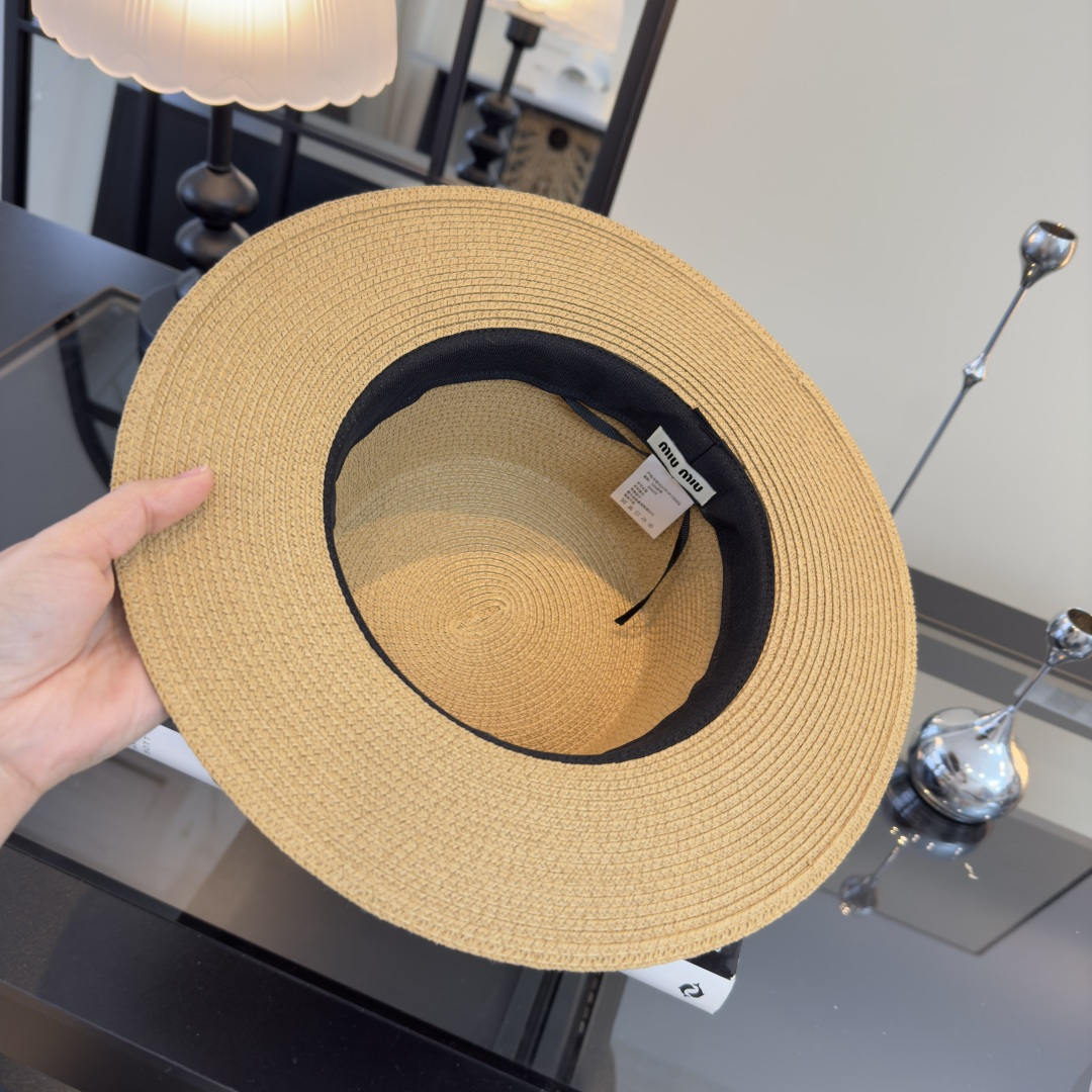 Pmiumiu缪缪新款平顶草帽，夏季出游沙滩必备～