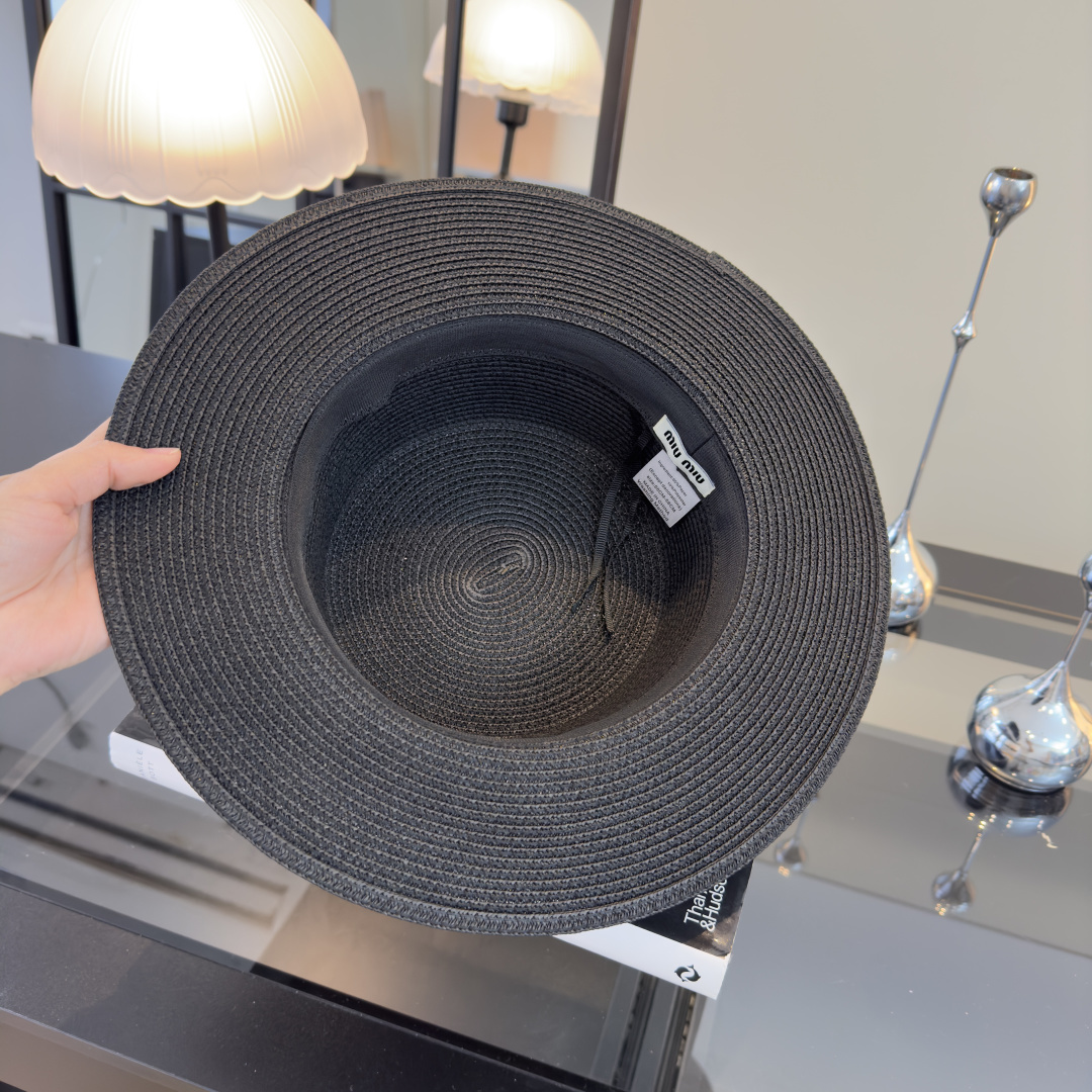 Pmiumiu缪缪新款平顶草帽，夏季出游沙滩必备～