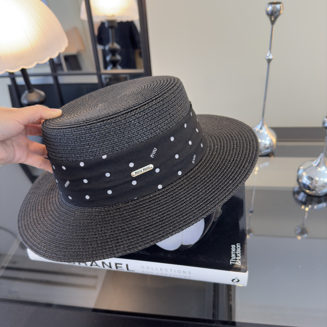 Pmiumiu缪缪新款平顶草帽，夏季出游沙滩必备～
