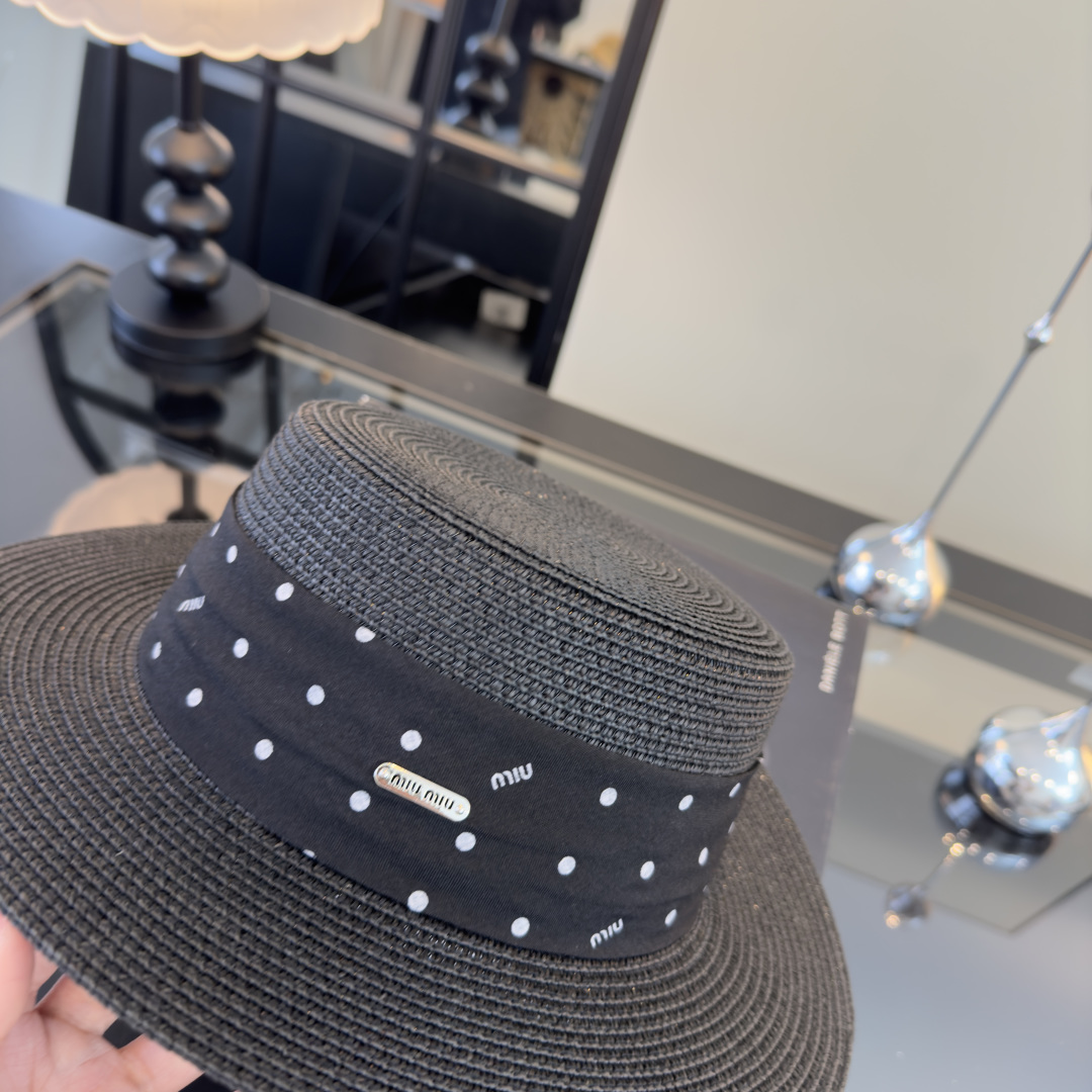 Pmiumiu缪缪新款平顶草帽，夏季出游沙滩必备～