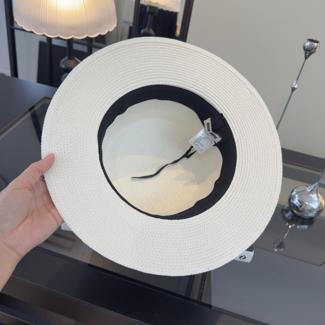 Pmiumiu缪缪新款平顶草帽，夏季出游沙滩必备～