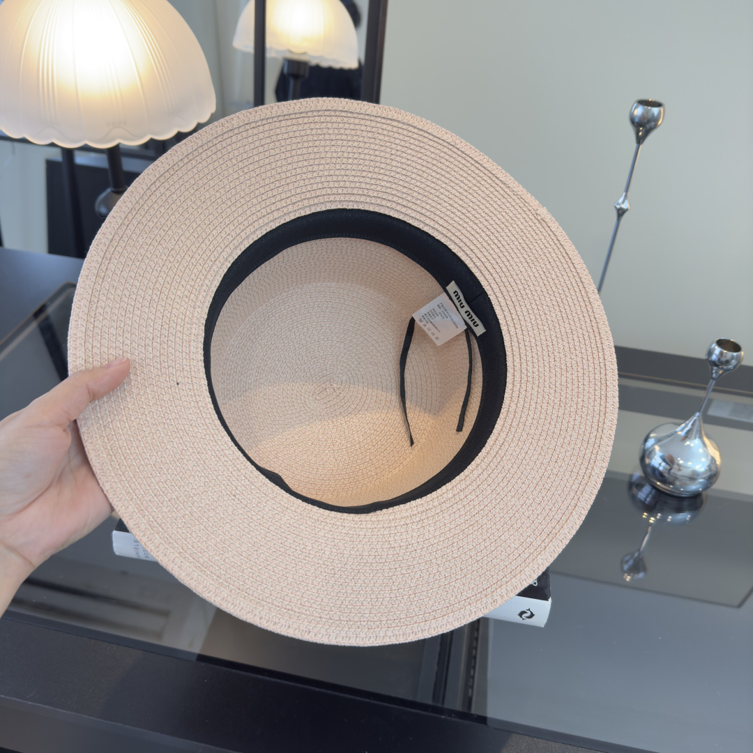 Pmiumiu缪缪新款平顶草帽，夏季出游沙滩必备～