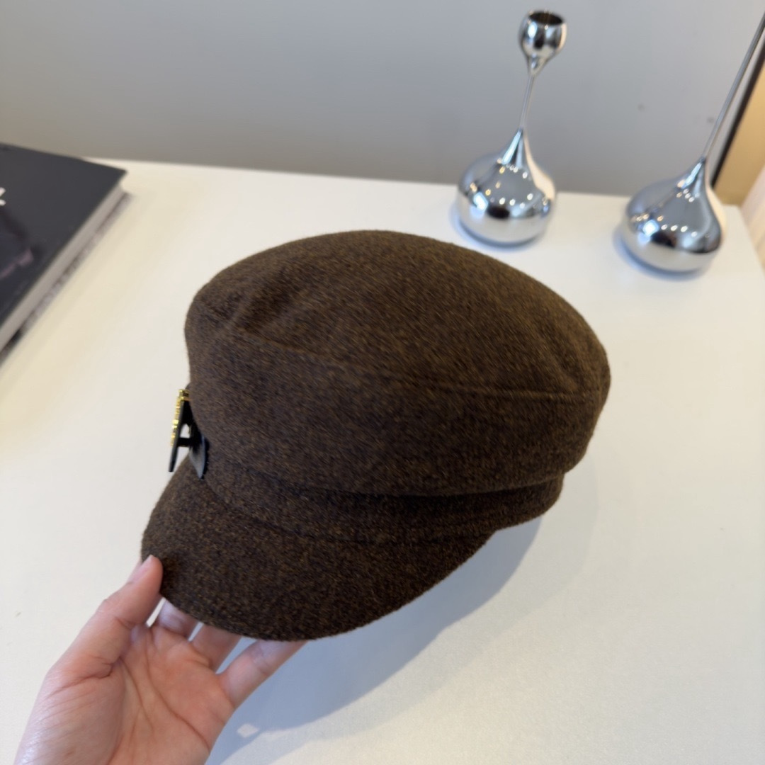 P圣罗兰秋冬新款鸭舌军帽，秋冬新款鸭舌帽，头围57cm